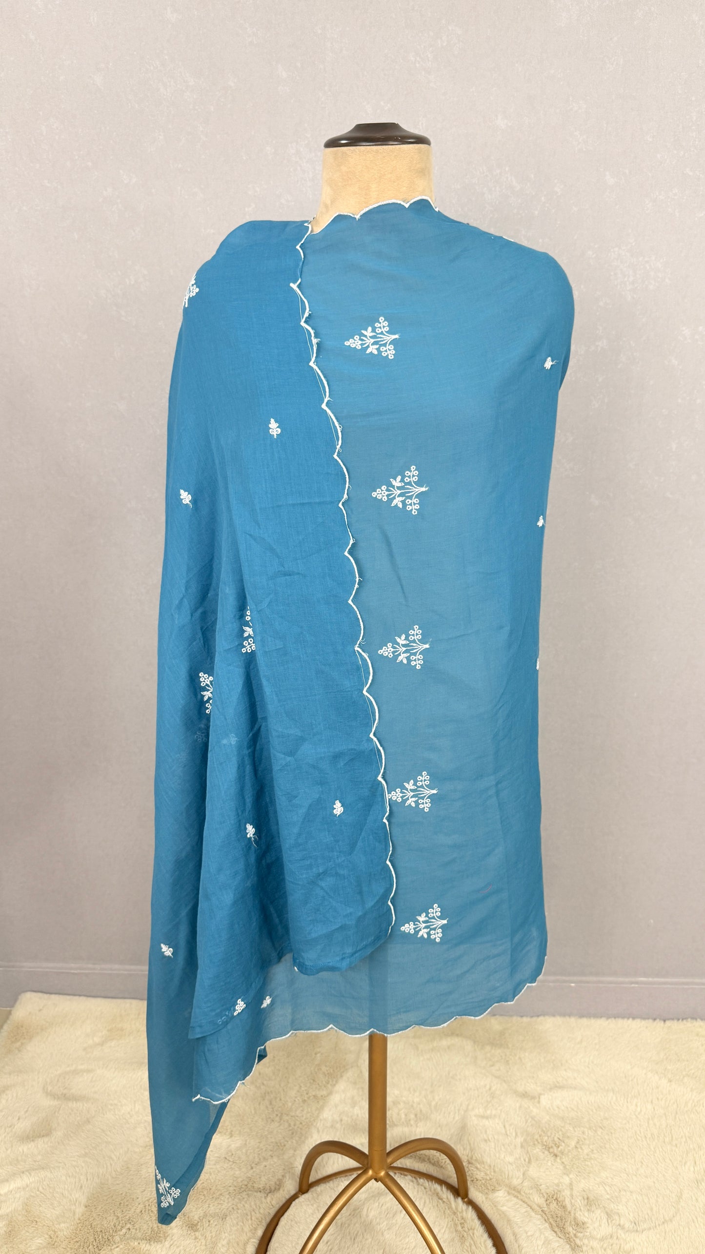 Blue cotton kurta pant set with white Resham embroidered kur2002