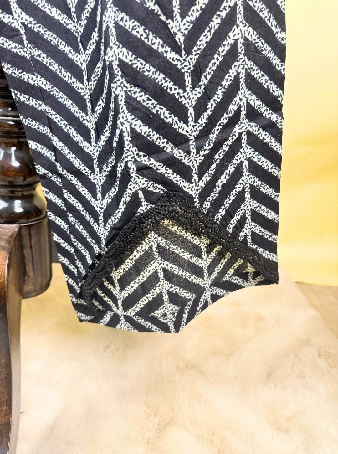 BLACK DIGITAL PRINT KURTA WITH SEQUIN & MIRROR NECK, GEO PANT & MUL DUPATTA (KUR1005)