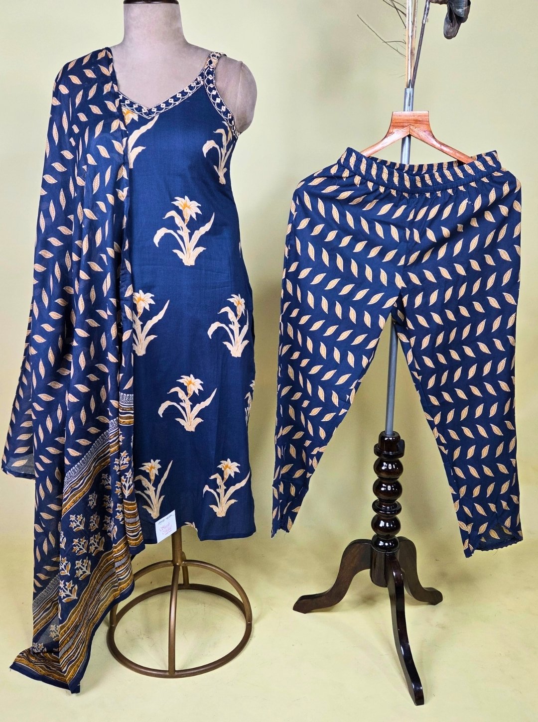 BLUE COLOUR CAMBRIC COTTON KURTI WITH RESHAM WORK NECKLINE OR COTTON DUPATTA & COTTON PANT (KUR1024)