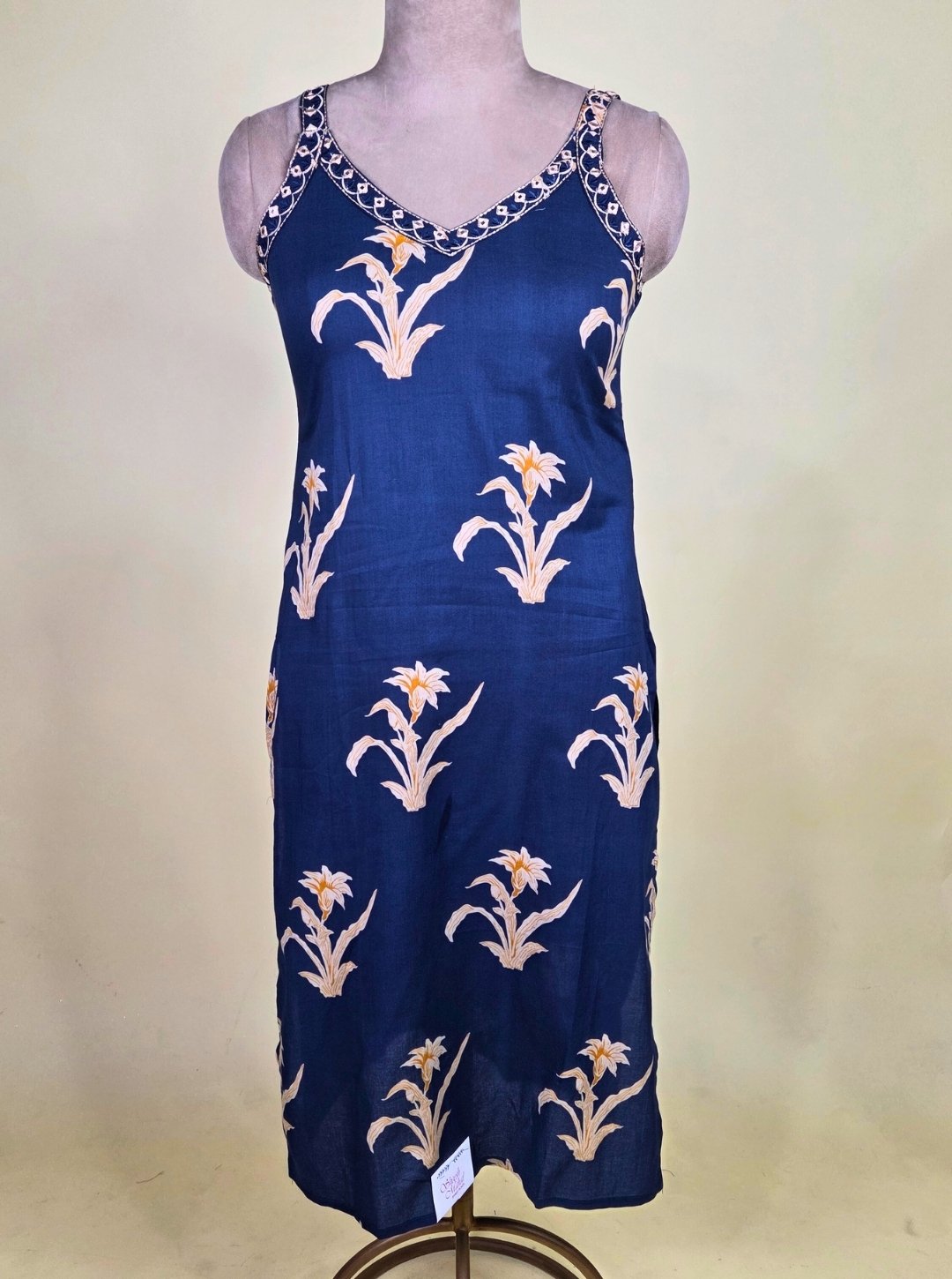 BLUE COLOUR CAMBRIC COTTON KURTI WITH RESHAM WORK NECKLINE OR COTTON DUPATTA & COTTON PANT (KUR1024)