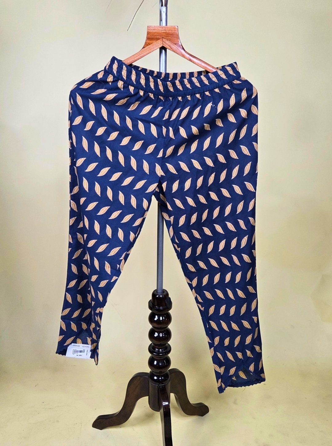 BLUE COLOUR CAMBRIC COTTON KURTI WITH RESHAM WORK NECKLINE OR COTTON DUPATTA & COTTON PANT (KUR1024)