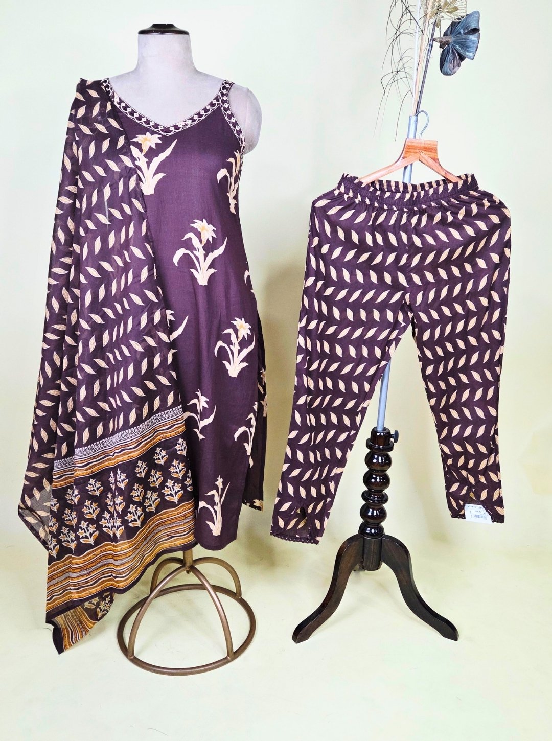 BROWN COLOUR CAMBRIC COTTON KURTI WITH RESHAM WORK NECKLINE OR COTTON DUPATTA & COTTON PANT (KUR1026)
