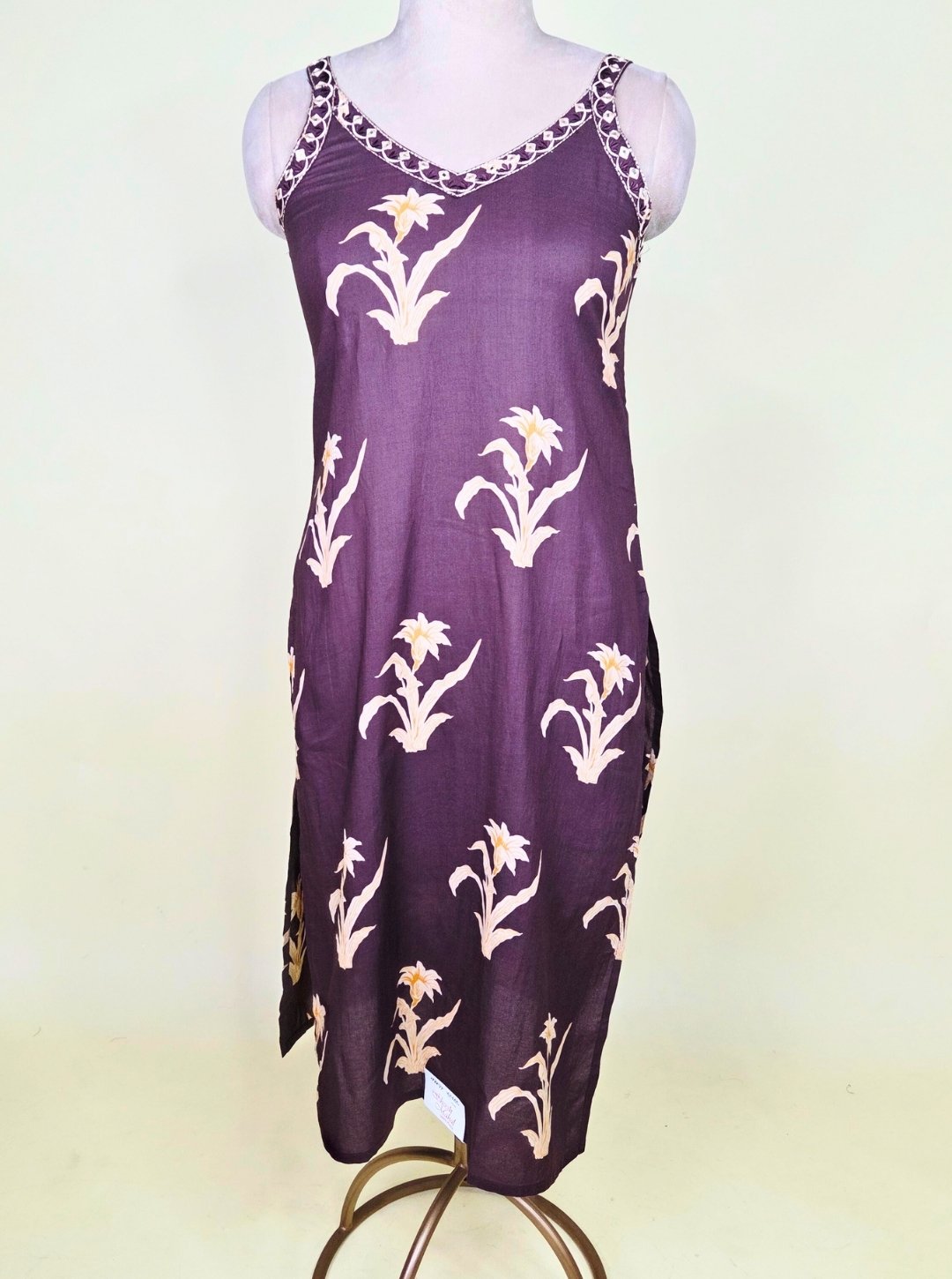 BROWN COLOUR CAMBRIC COTTON KURTI WITH RESHAM WORK NECKLINE OR COTTON DUPATTA & COTTON PANT (KUR1026)