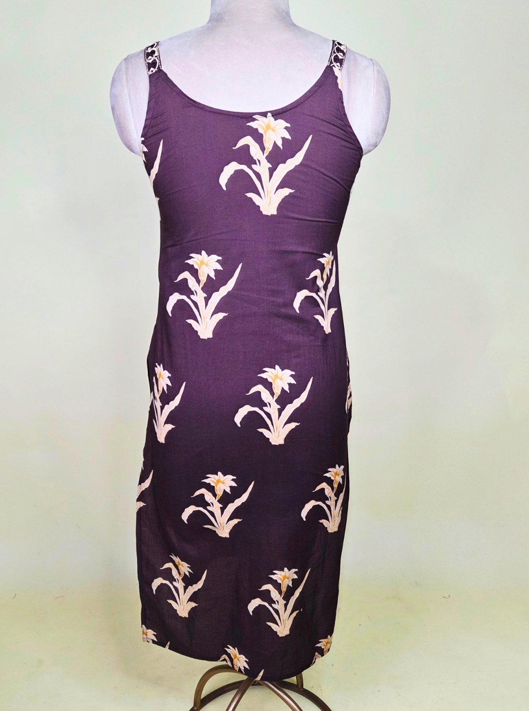 BROWN COLOUR CAMBRIC COTTON KURTI WITH RESHAM WORK NECKLINE OR COTTON DUPATTA & COTTON PANT (KUR1026)