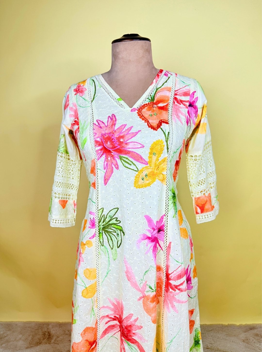 CHICKEN COTTON SUIT WITH HANDPRINT RESHAM WORK & COTTON PANT OR MUL COTTON DUPATTA WITH HANDPRINT (KUR1047)