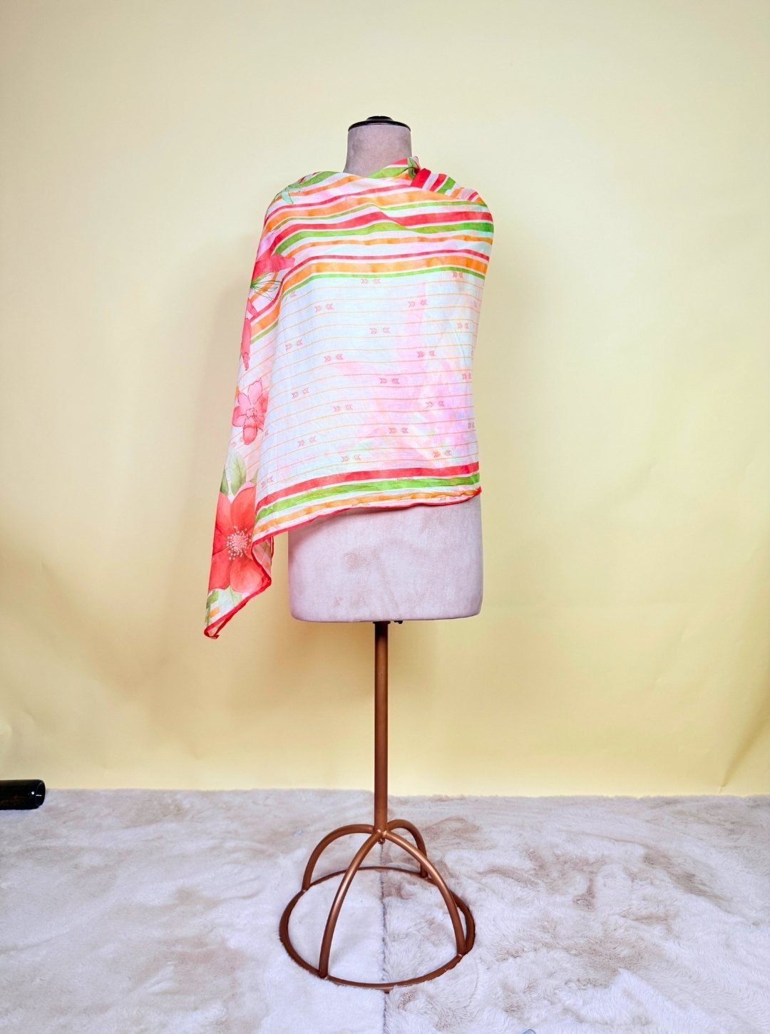 CHICKEN COTTON SUIT WITH HANDPRINT RESHAM WORK & COTTON PANT OR MUL COTTON DUPATTA WITH HANDPRINT (KUR1047)
