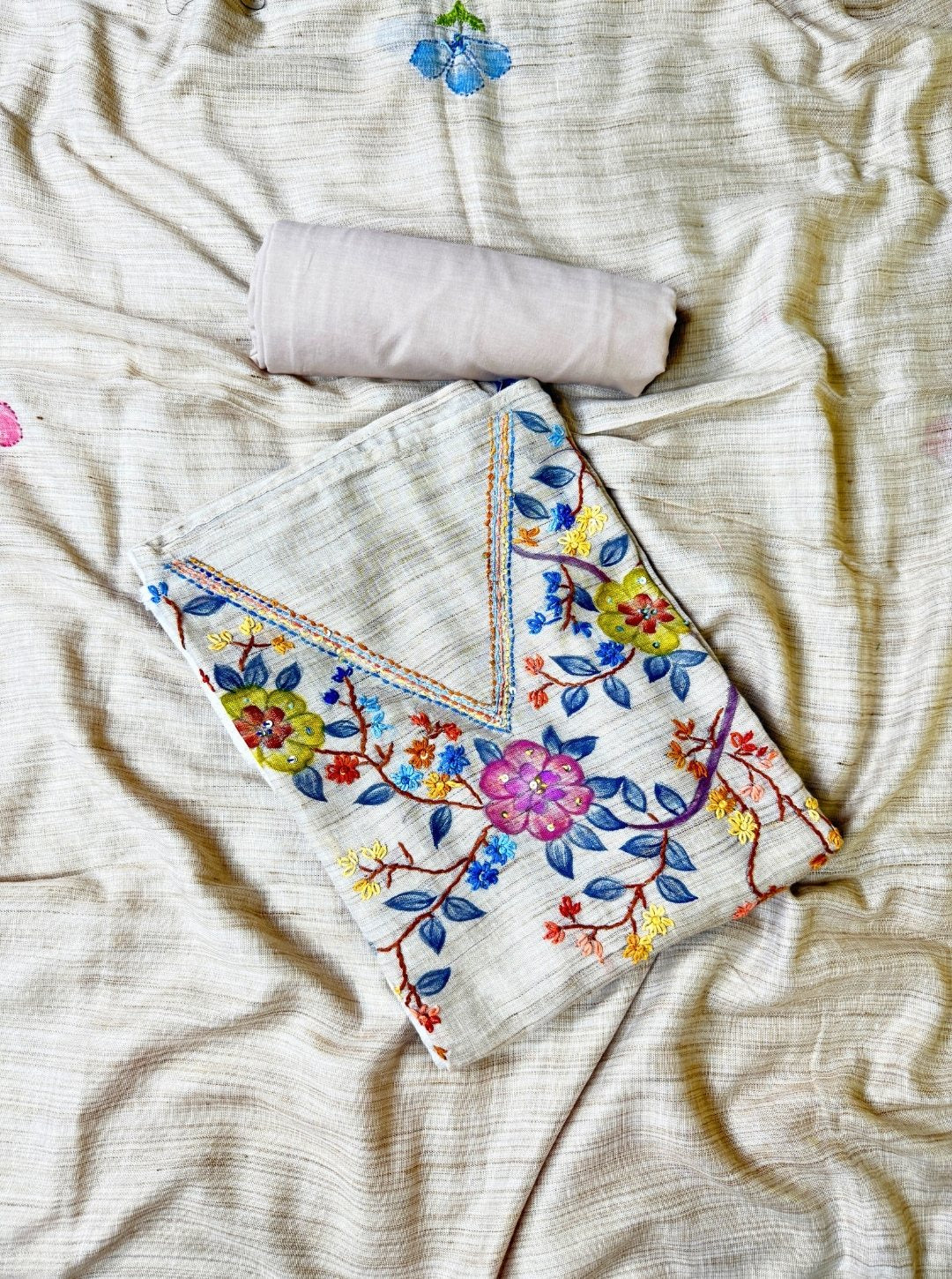 HANDLOOM COTTON SUIT WITH NECKLINE HANDPRINT KATHA WORK & COTTON PANT OR DUPATTA WITH KATHA WORK (SUIT1042)