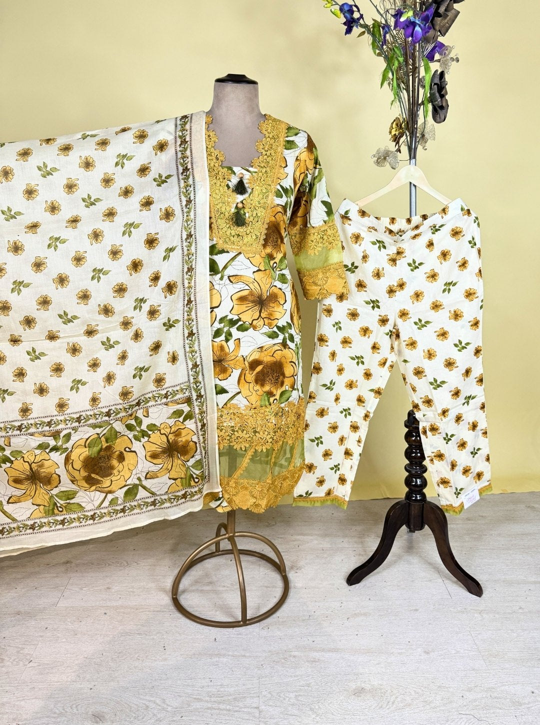 LACY COTTON HAND CRAFTED & EXCLUSIVE ZARDOSI GOLD NECK KURTIS (KUR1007)