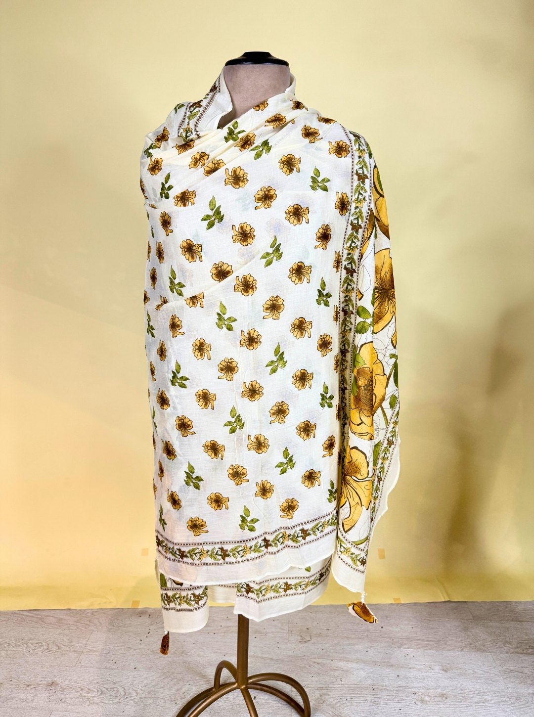 LACY COTTON HAND CRAFTED & EXCLUSIVE ZARDOSI GOLD NECK KURTIS (KUR1007)