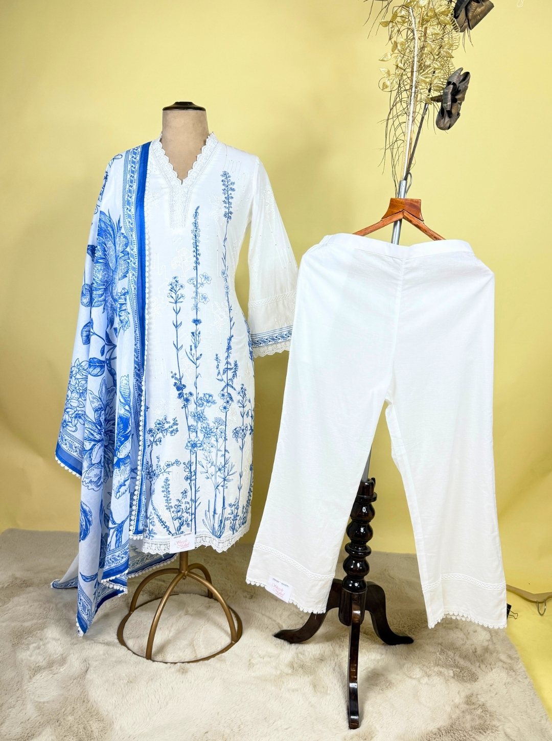 MUL COTTON SUIT WITH LACE NECKLINE RESHAM WORK HANDPRINT & COTTON PANT OR MUL COTTON PRINTED DUPATTA (KUR1046)