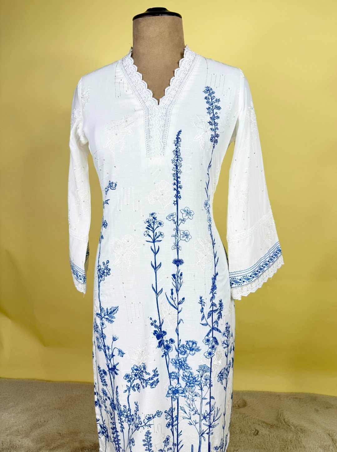 MUL COTTON SUIT WITH LACE NECKLINE RESHAM WORK HANDPRINT & COTTON PANT OR MUL COTTON PRINTED DUPATTA (KUR1046)