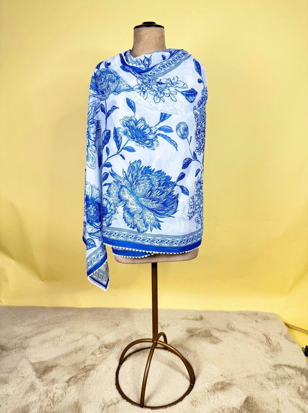 MUL COTTON SUIT WITH LACE NECKLINE RESHAM WORK HANDPRINT & COTTON PANT OR MUL COTTON PRINTED DUPATTA (KUR1046)