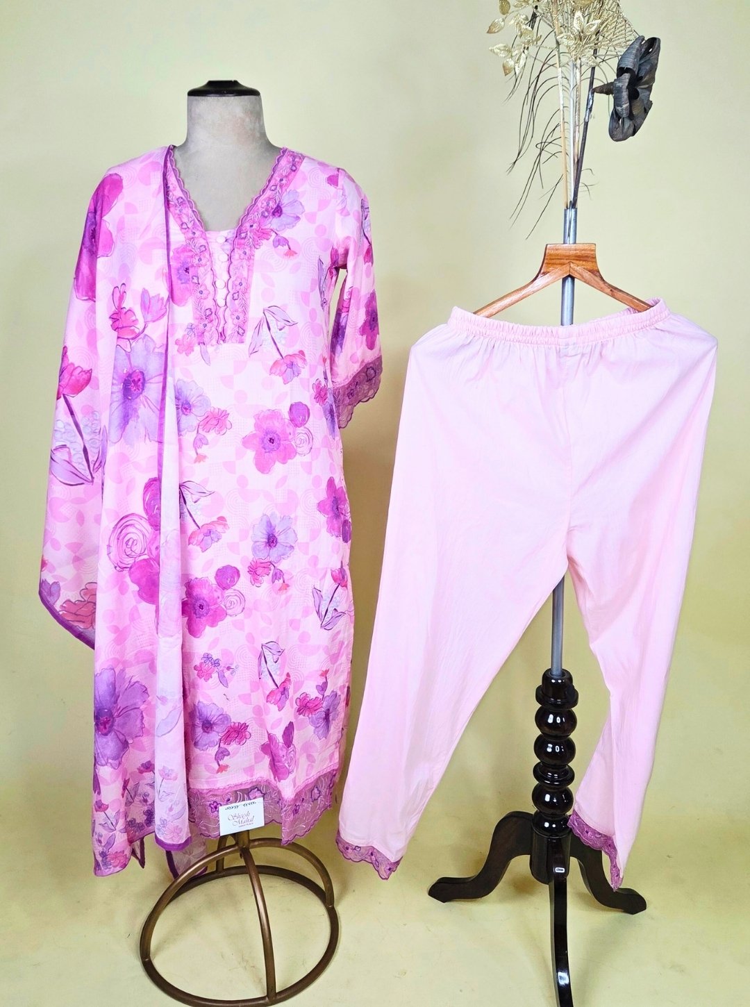 MULTI PINK COLOUR JAAM COTTON KURTI WITH RESHAM WORK OR COTTON DUPATTA & COTTON PANT (KUR1025)