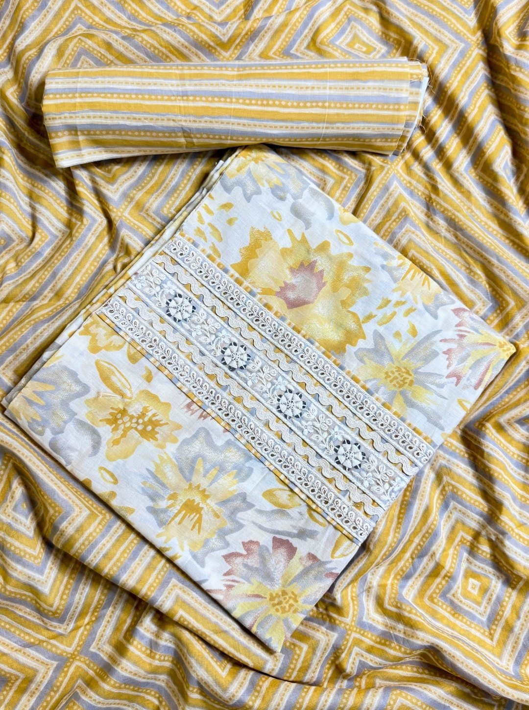 ORGANIC COTTON WITH LACE NECKLINE AND MUL COTTON PRINTED DUPATTA (SUIT1022)