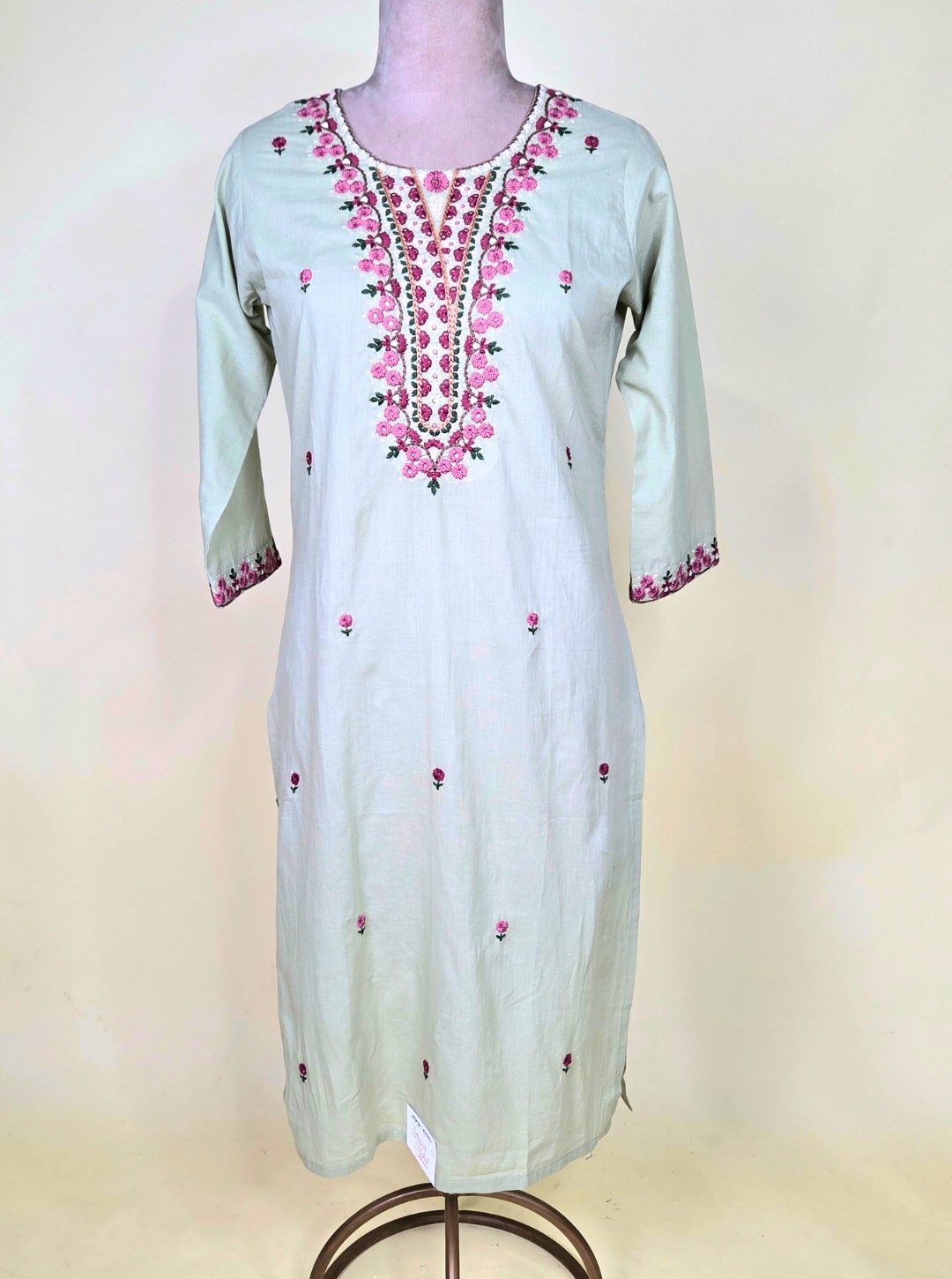 PISTA GREEN COLOUR CAMBRIC COTTON KURTI WITH RESHAM WORK NECKLINE OR COTTON PANT & COTTON DUPATTA (KUR1030)