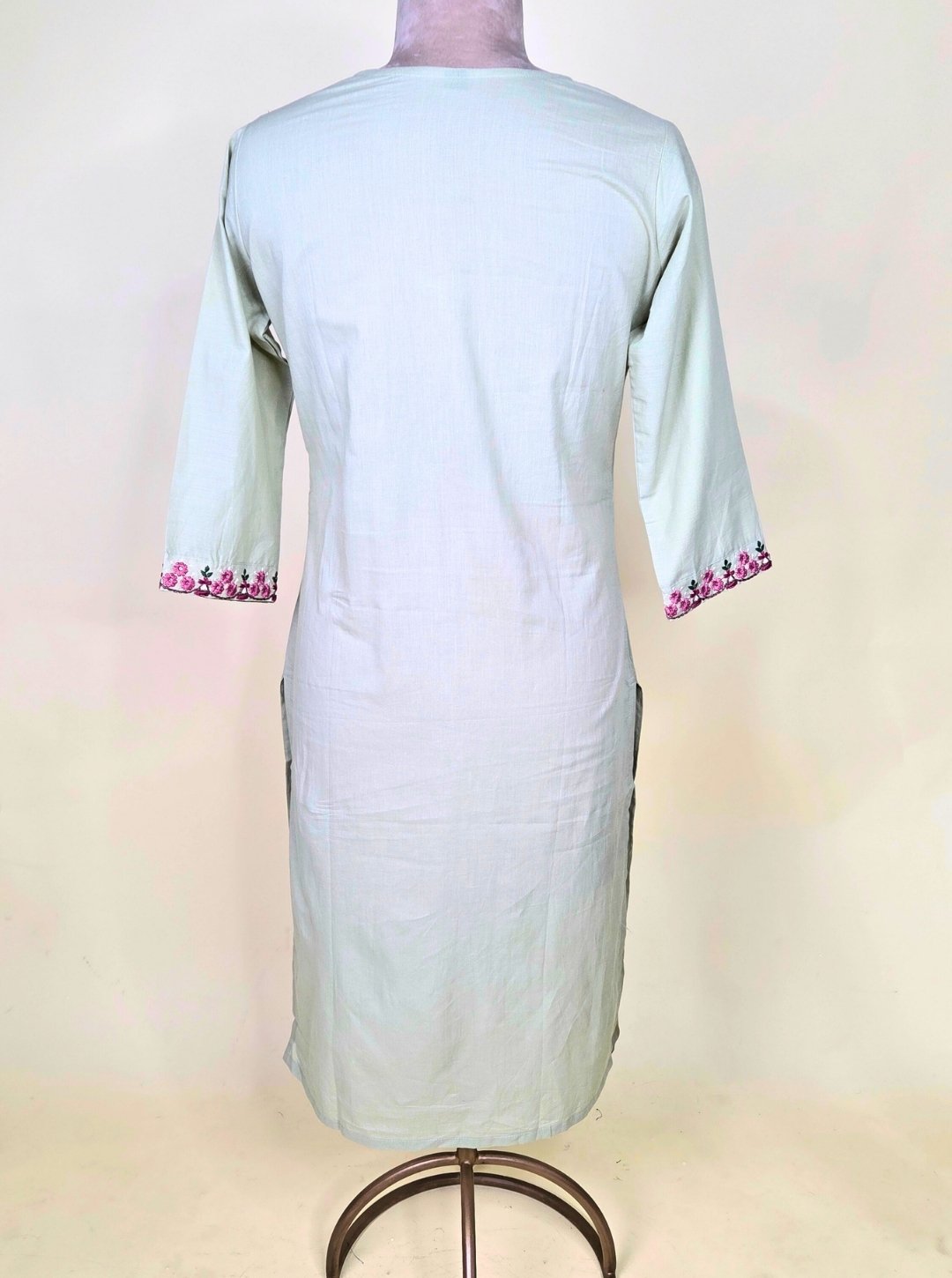 PISTA GREEN COLOUR CAMBRIC COTTON KURTI WITH RESHAM WORK NECKLINE OR COTTON PANT & COTTON DUPATTA (KUR1030)