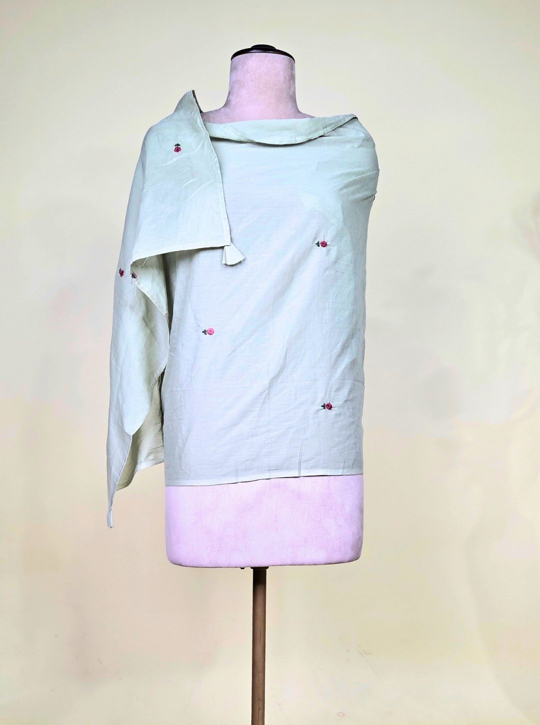 PISTA GREEN COLOUR CAMBRIC COTTON KURTI WITH RESHAM WORK NECKLINE OR COTTON PANT & COTTON DUPATTA (KUR1030)