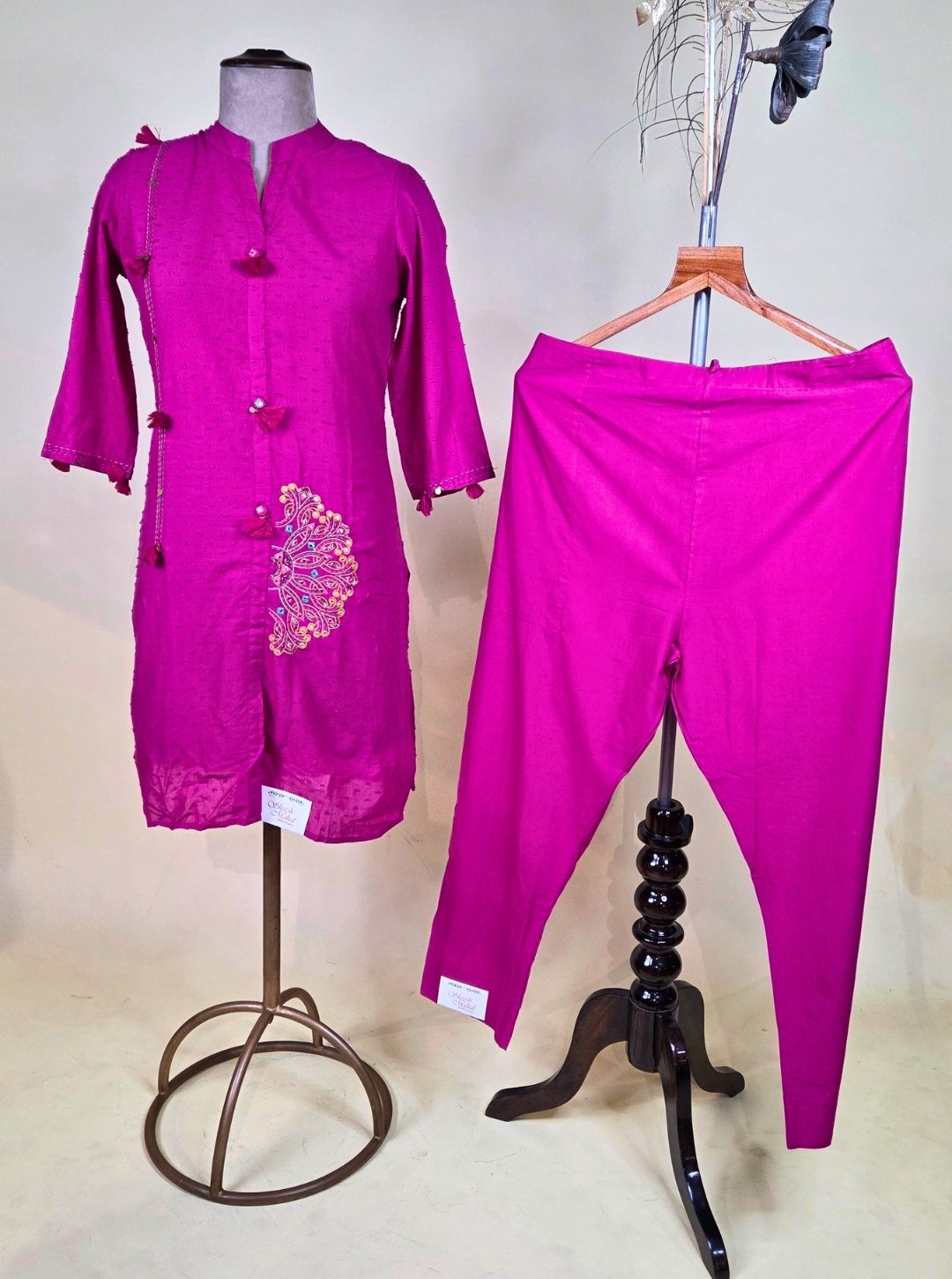 RANI COLOUR CAMBRIC COTTTON KURTI WITH RESHSAM WORK & COTTON PANT (KUR1023)