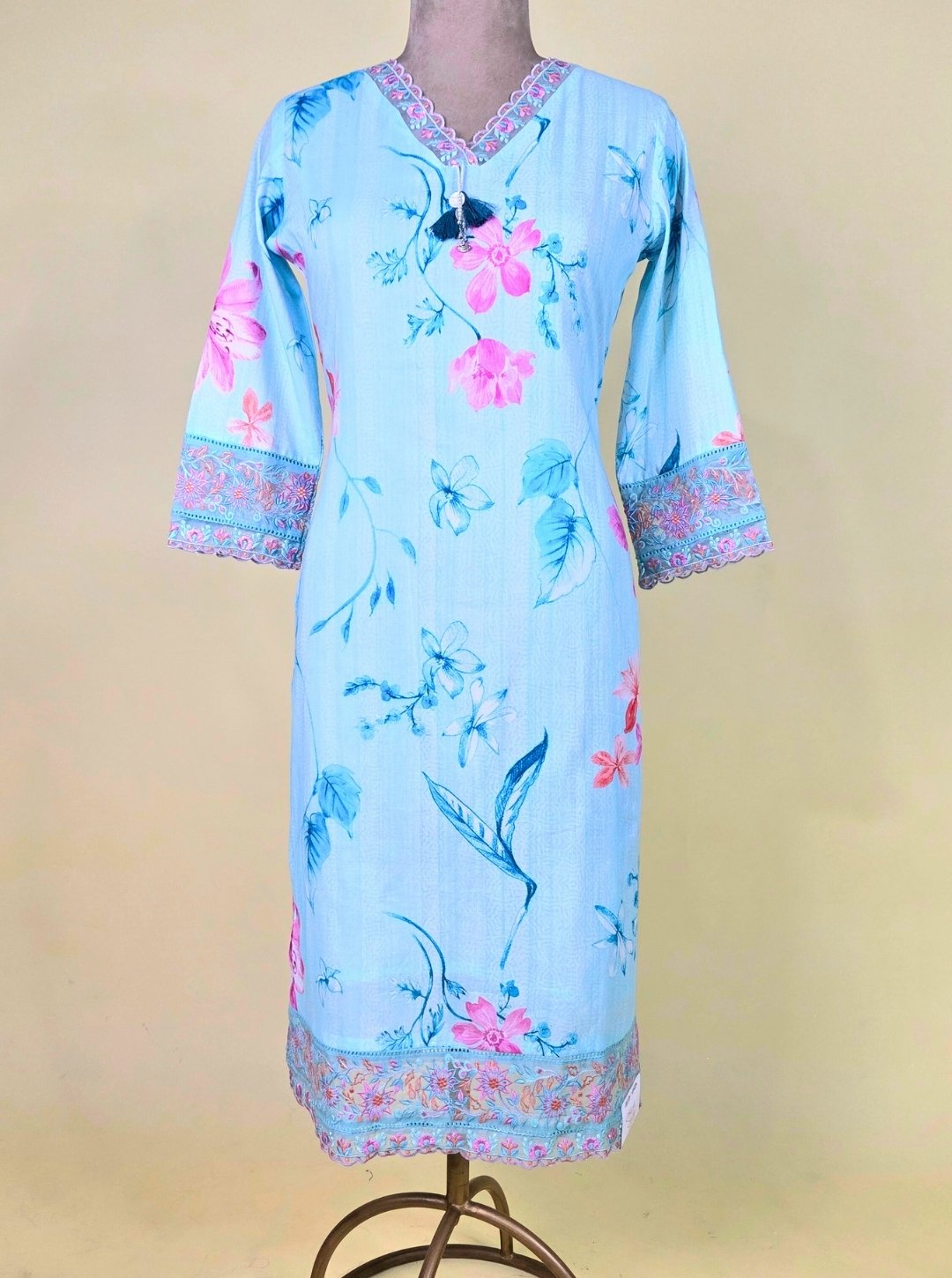 SKY BLUE COLOUR JAAM COTTON KURTI WITH V-NECKLINE RESHAM WORK OR COTTON DUPATTA & COTTON PANT (KUR1036)