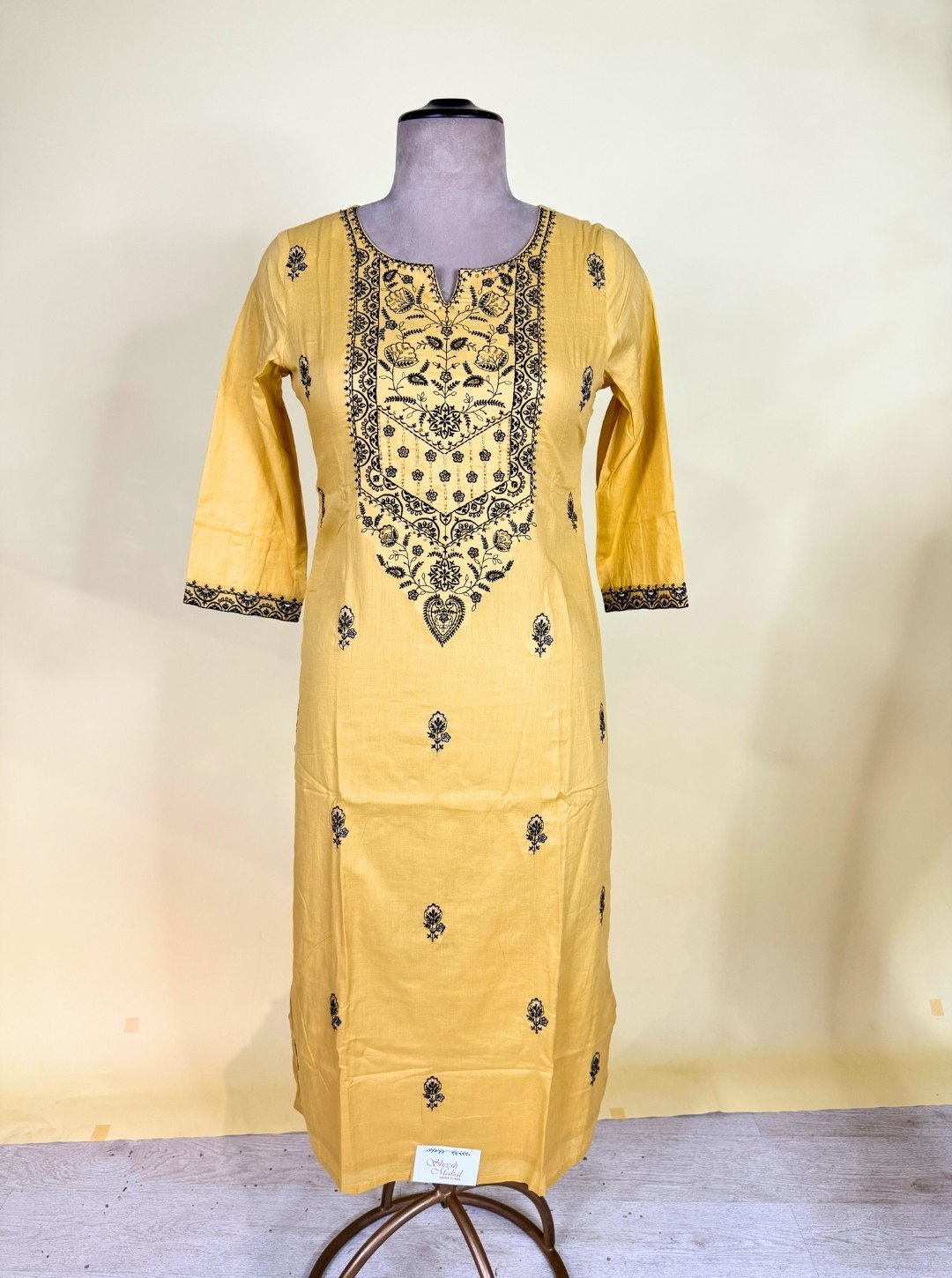 SOFT CHIKANKARI & AARI EMBROIDERED SUMMER SPECIAL KURTIS (KUR1008)