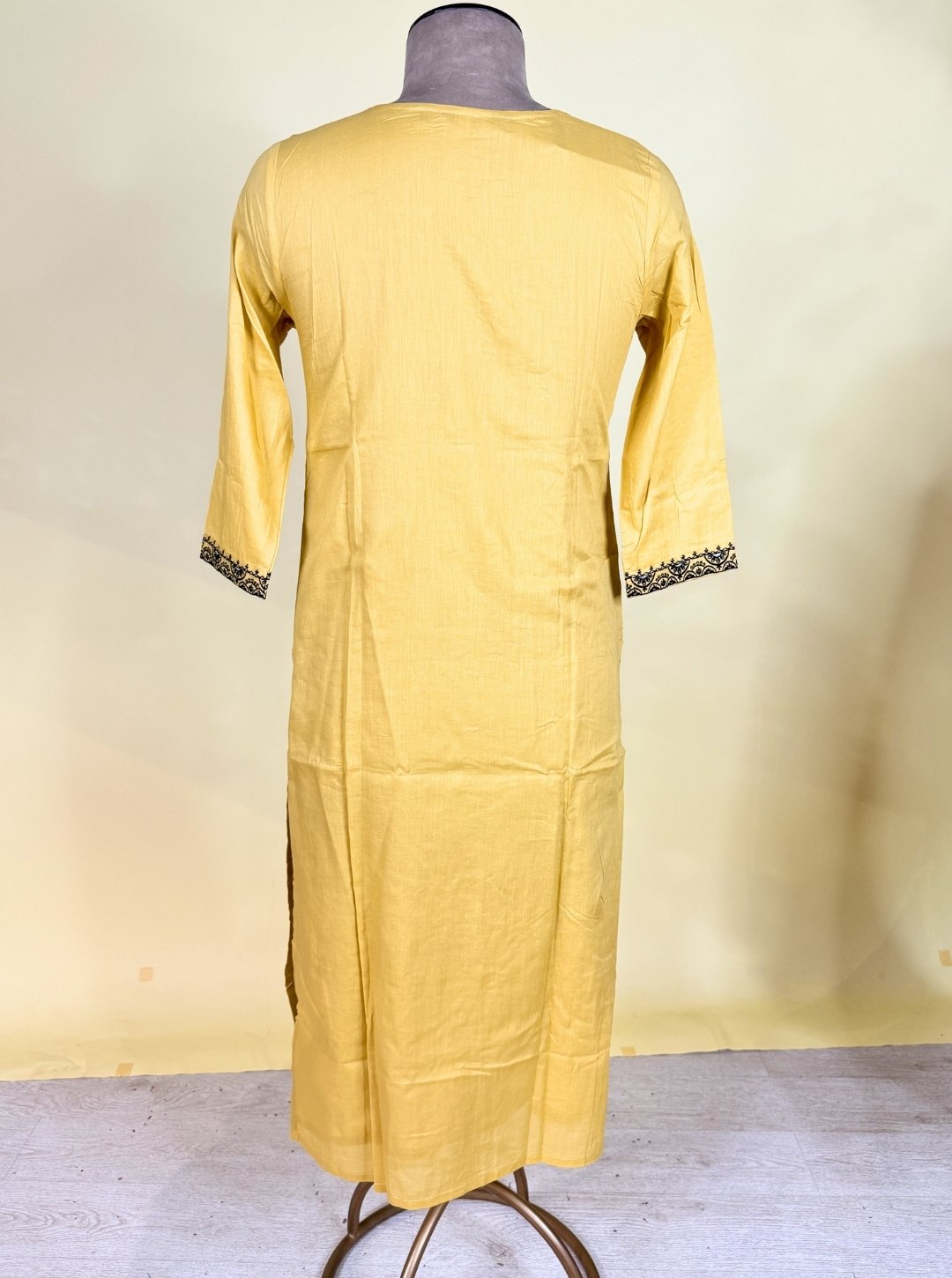 SOFT CHIKANKARI & AARI EMBROIDERED SUMMER SPECIAL KURTIS (KUR1008)
