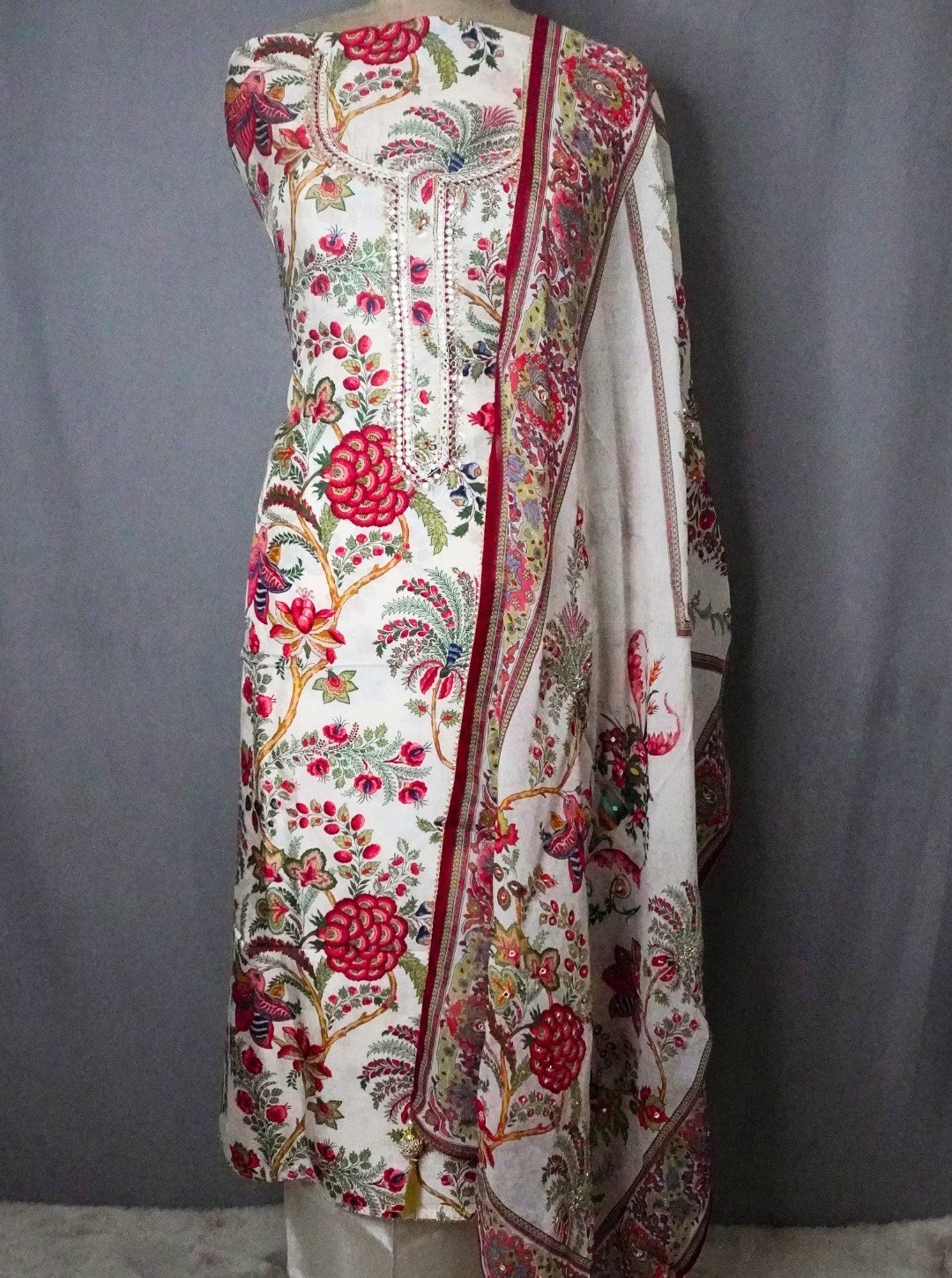 MUSLIN MULTI COLOUR PRINT MIRROR NECKLINE SUIT