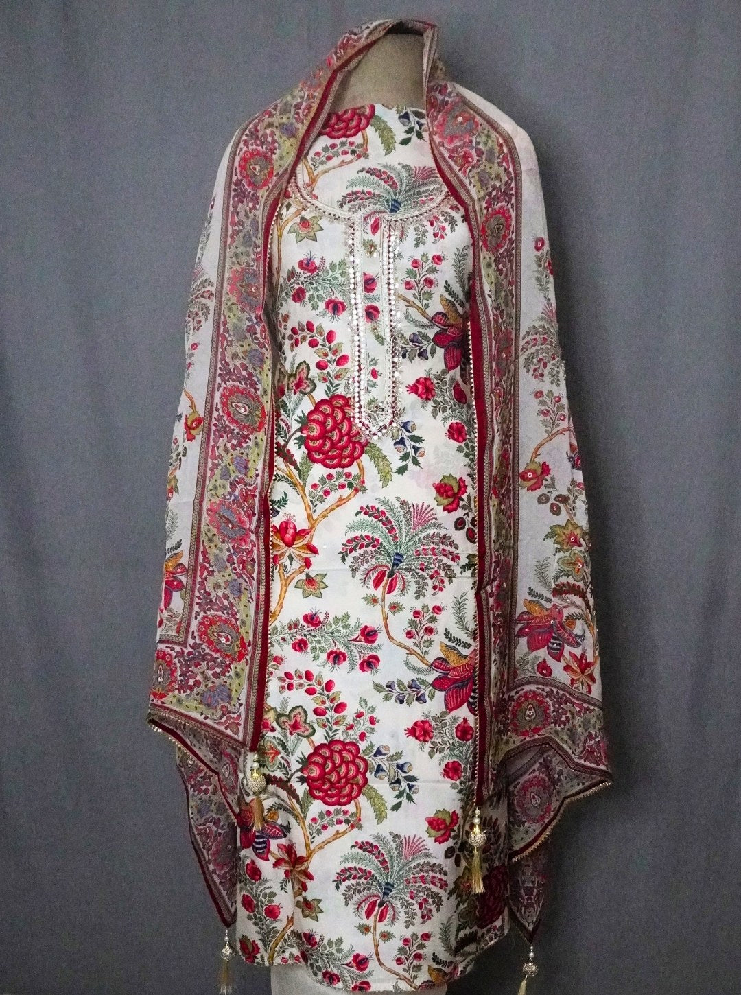 MUSLIN MULTI COLOUR PRINT MIRROR NECKLINE SUIT