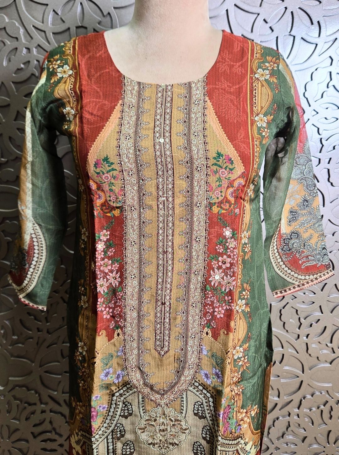 CRAPE SUIT WITH PRINT &DIGITAL PRINT DUPPATA (KUR1077)