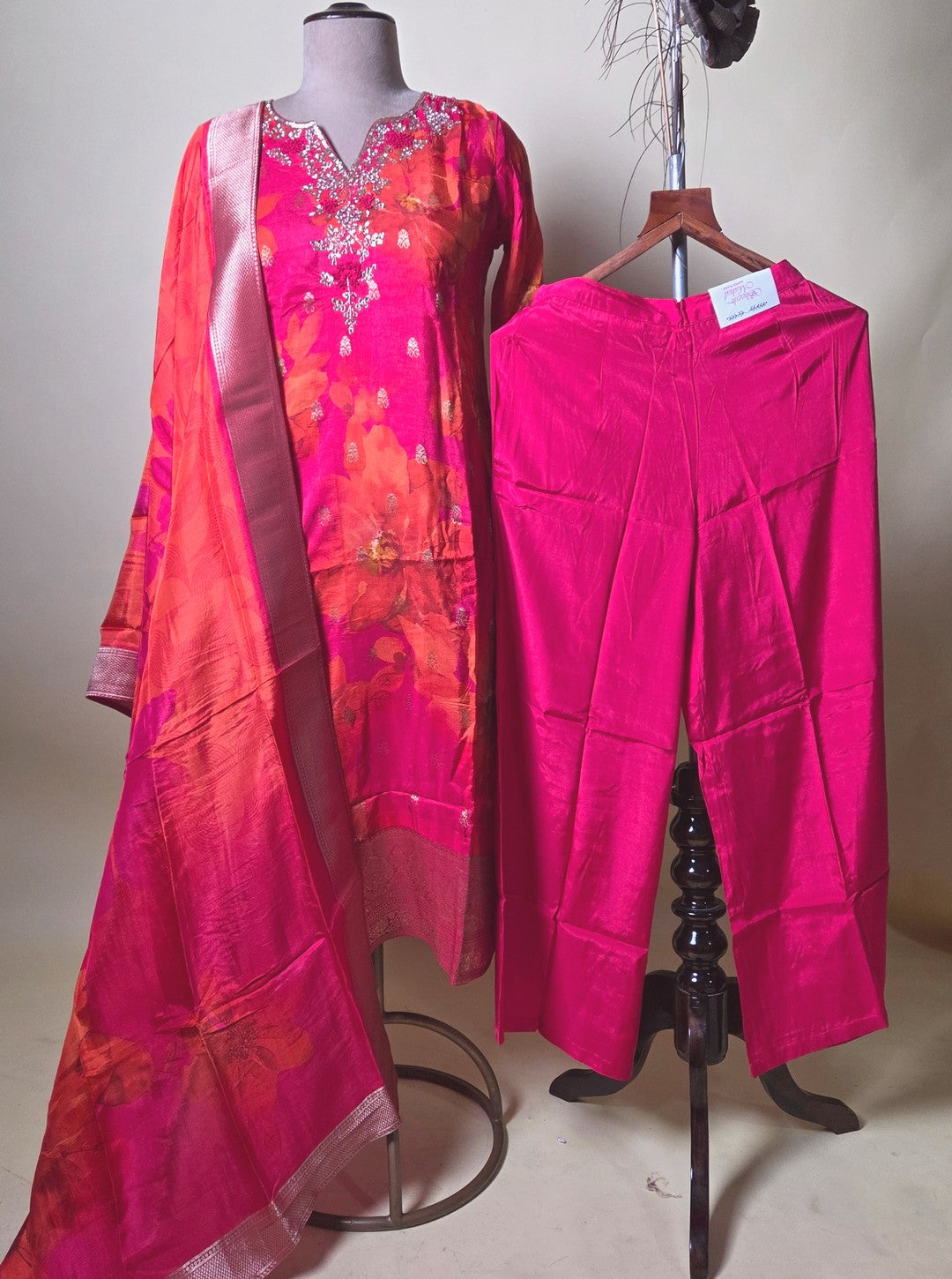 MASLIN SILK SUIT WITH NECKLINE WORK & FLORAL DUPATTA (KUR1064)