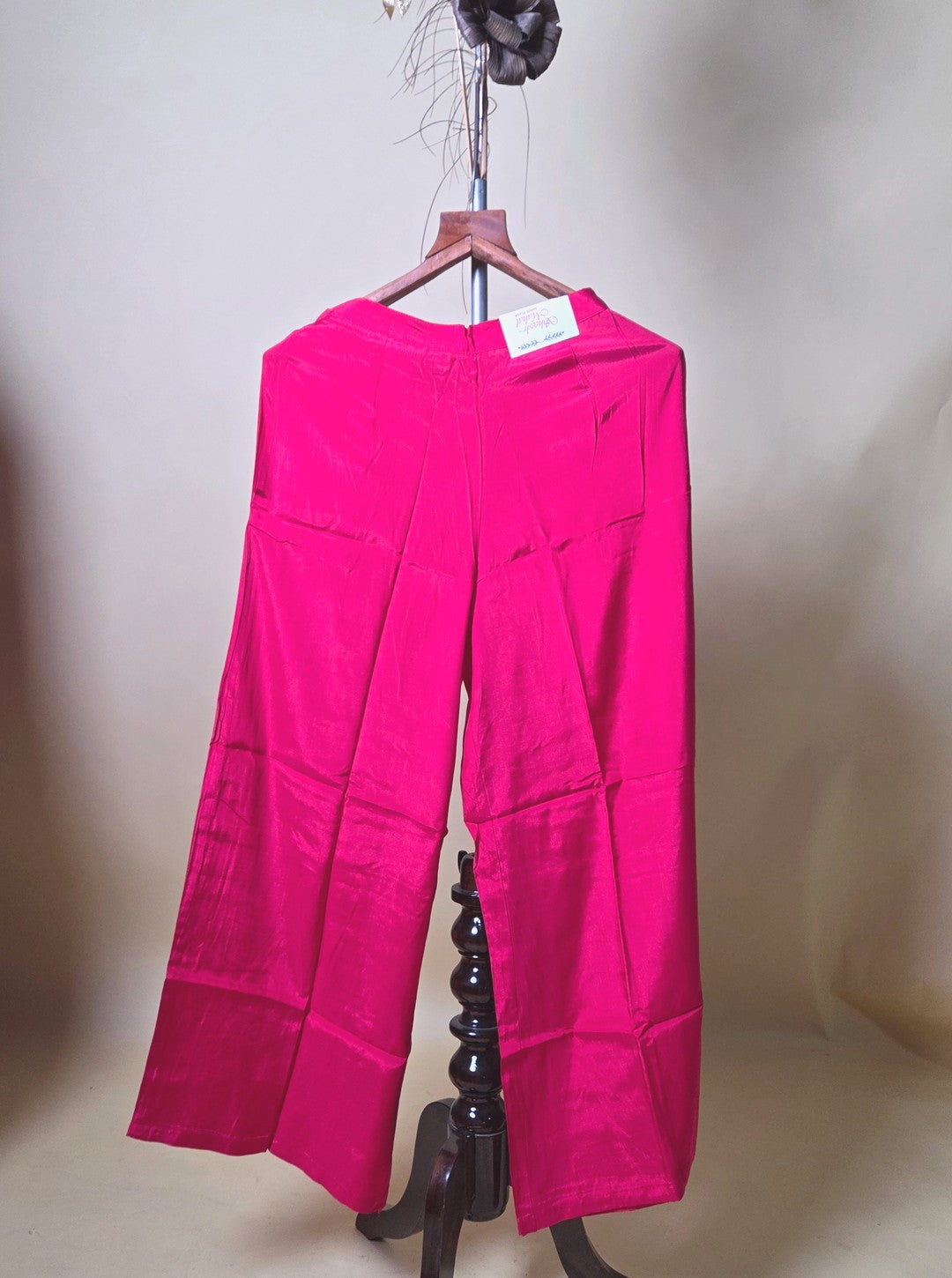 MASLIN SILK SUIT WITH NECKLINE WORK & FLORAL DUPATTA (KUR1064)