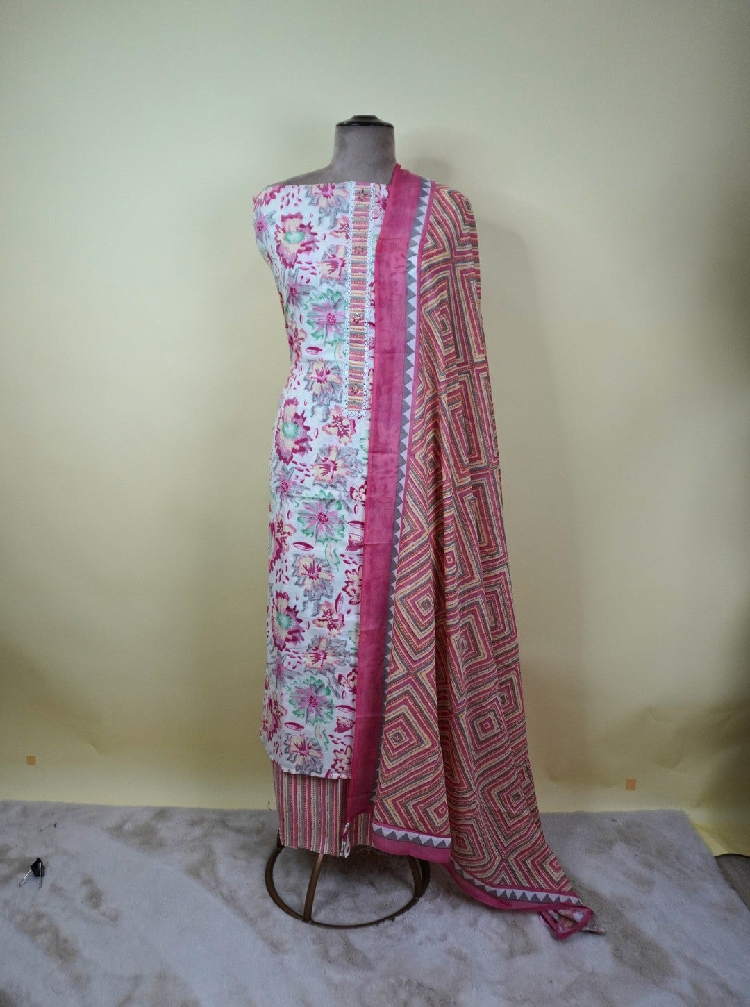 PURE COTTON SUIT DIGITAL HAND PRINT WITH MUL COTTON DUPATTA (SM1026)