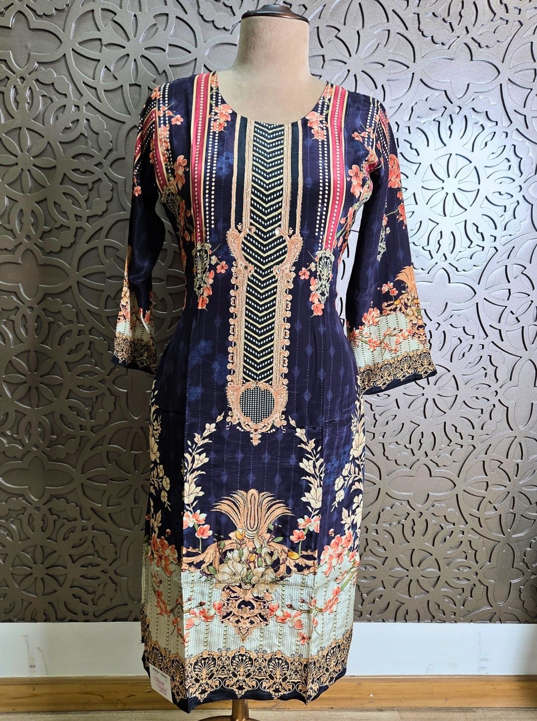PURE CRAPE WITH DIGITAL PRINT SUIT & PRINTED DUPPATA (KUR1076)