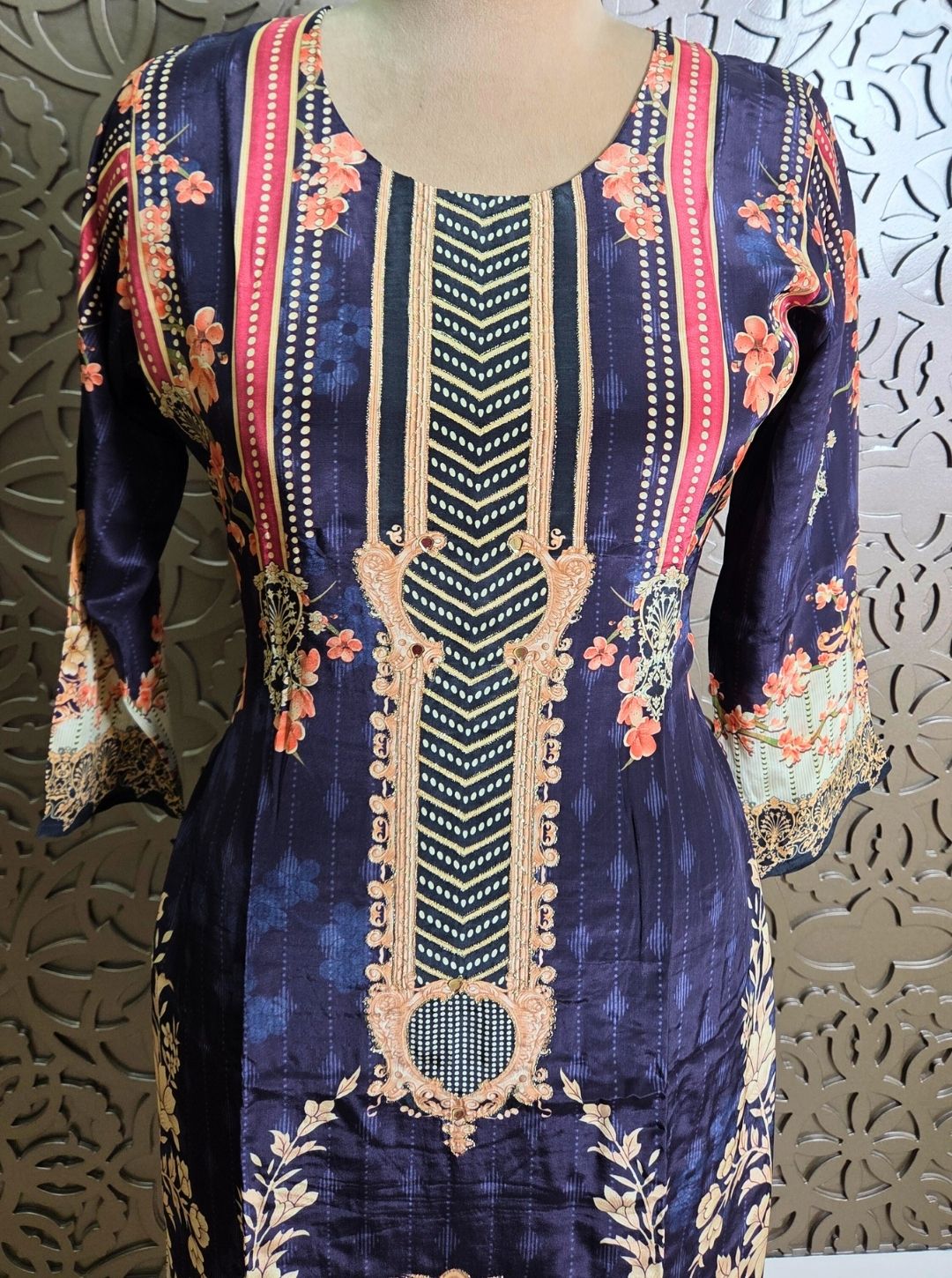 PURE CRAPE WITH DIGITAL PRINT SUIT & PRINTED DUPPATA (KUR1076)