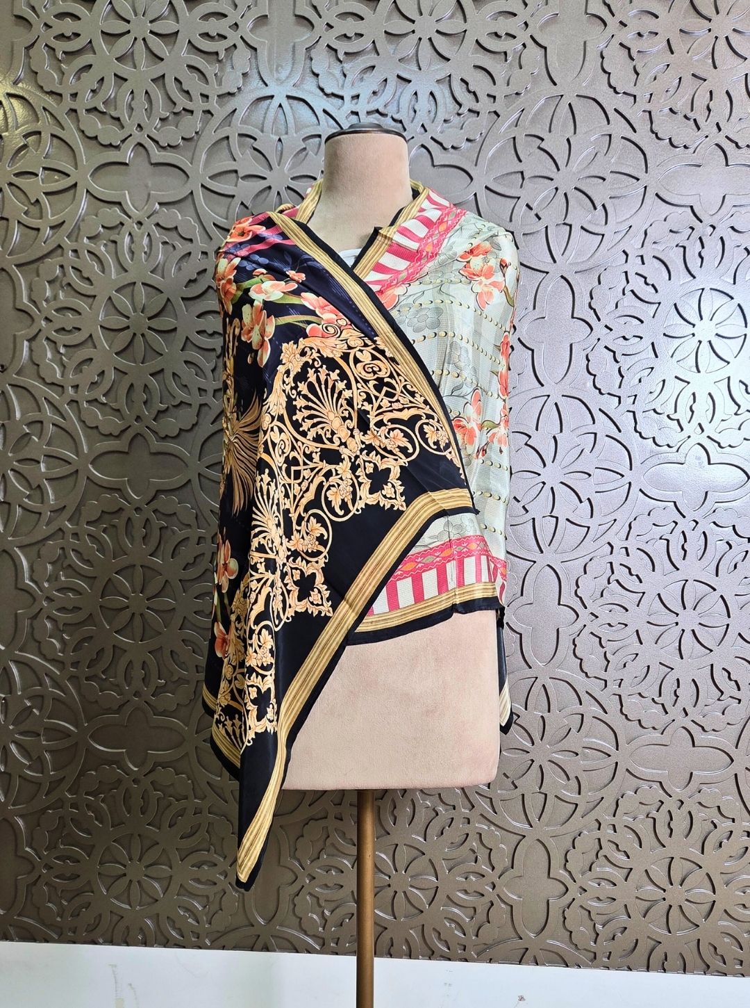 PURE CRAPE WITH DIGITAL PRINT SUIT & PRINTED DUPPATA (KUR1076)