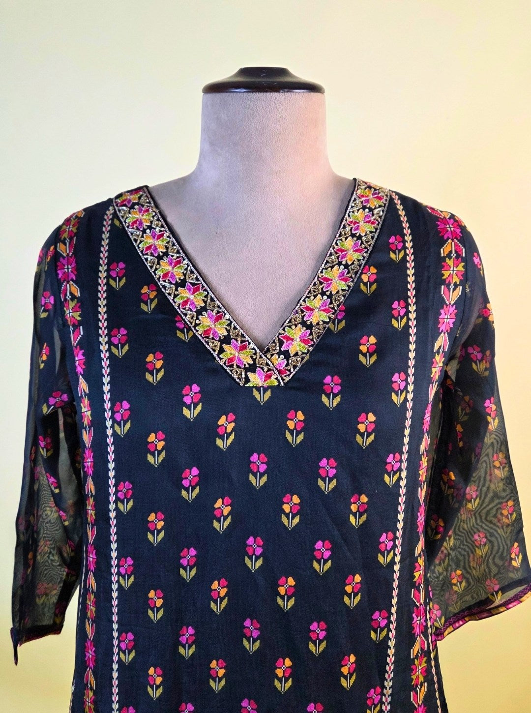 VISCOSE ORGANZA KURTI PANT SET WITH FLORAL PRINT PANEL STYLE (KUR1054)