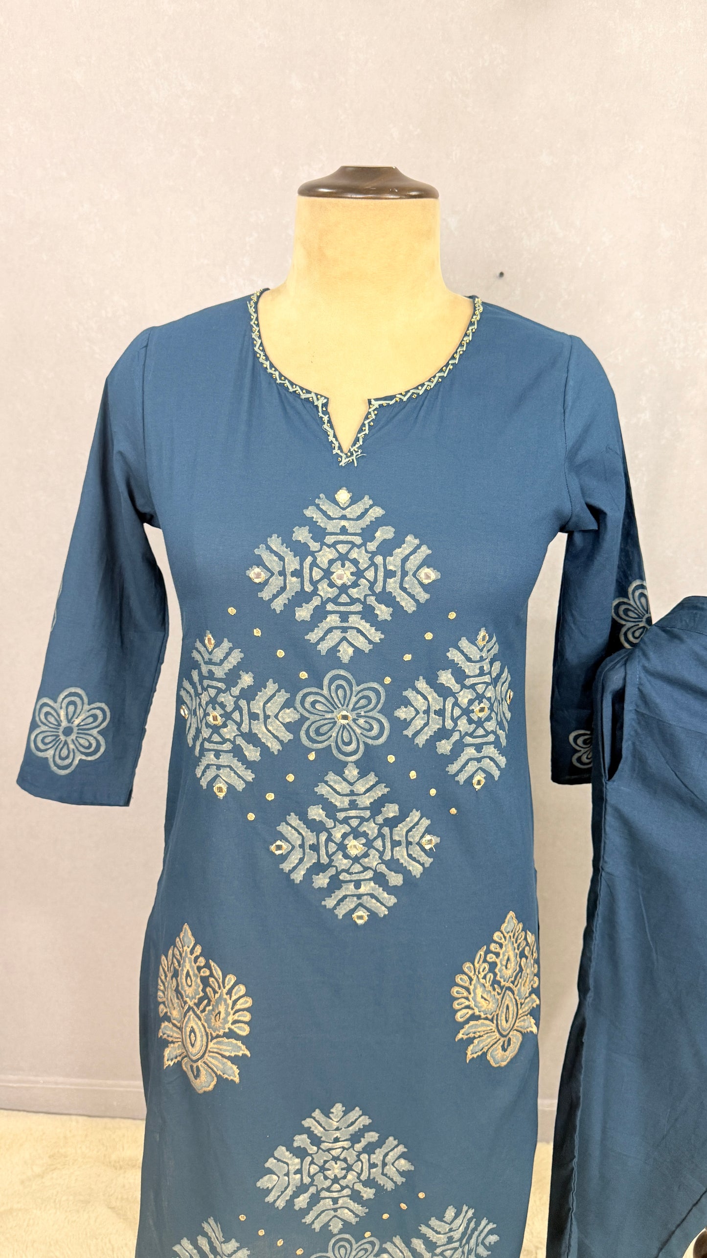Kurti pant blue colour Ikat weaving and mirror work 
Kur2001