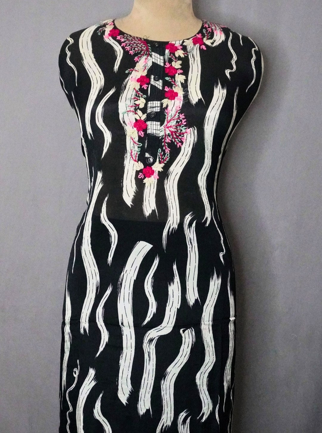 CRAPE CHINON HAND KATHA NECKLINE SUIT