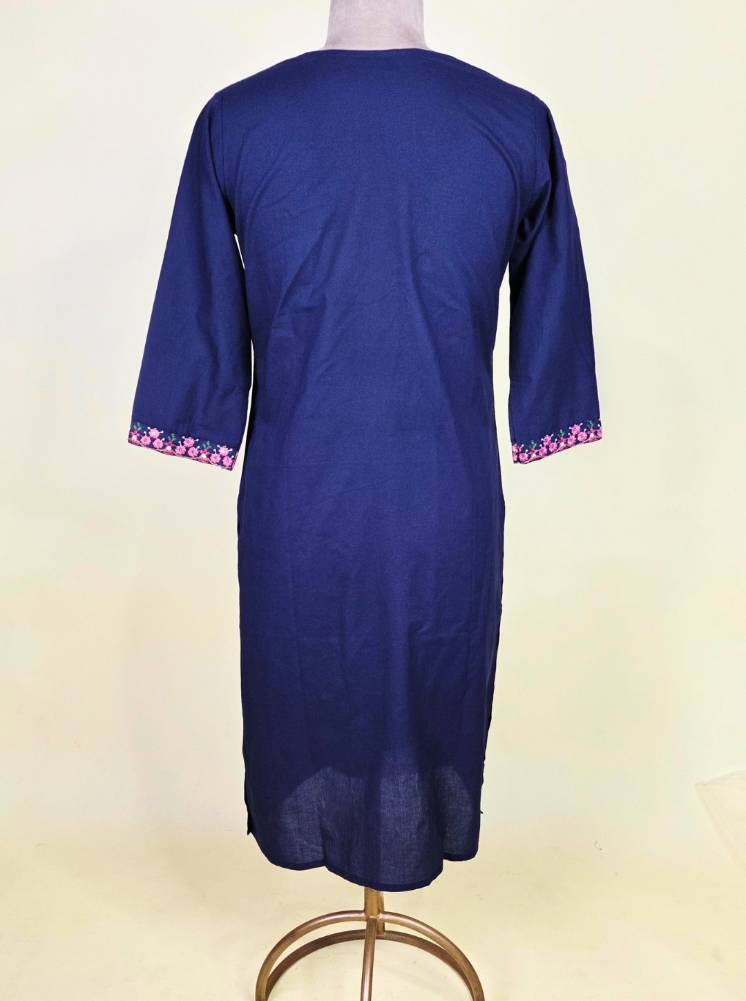 DARK BLUE COLOUR CAMBRIC COTTON KURTI WITH RESHAM WORK NECKLINE OR COTTON DUPATTA & COTTON PANT (KUR1027)