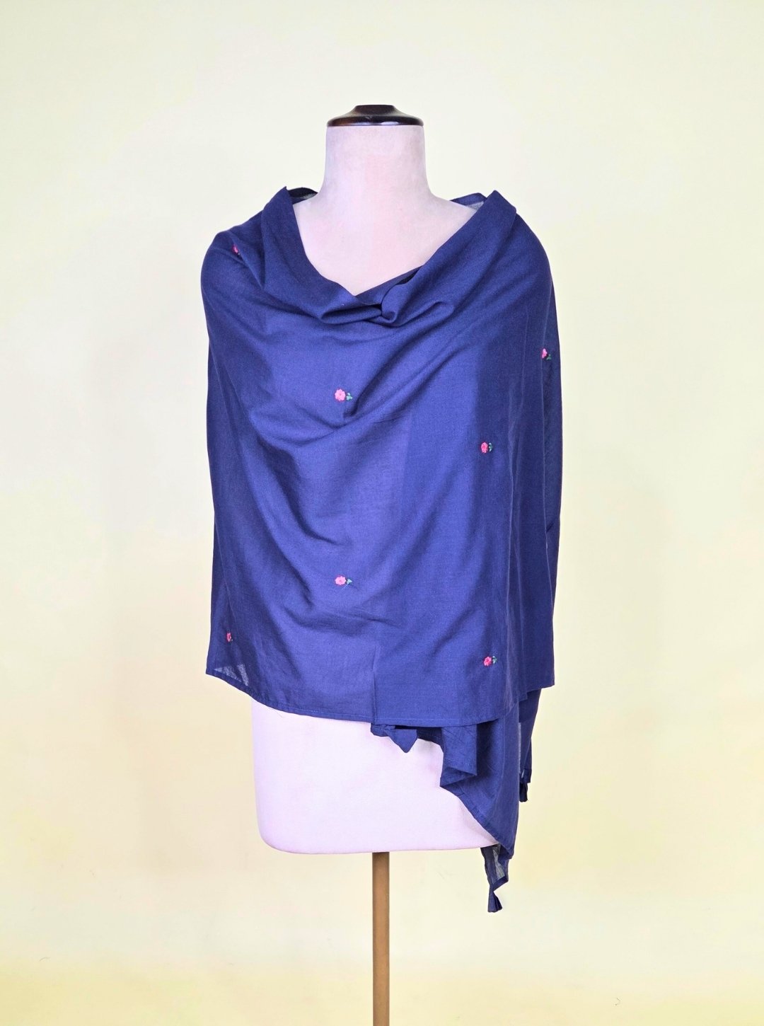 DARK BLUE COLOUR CAMBRIC COTTON KURTI WITH RESHAM WORK NECKLINE OR COTTON DUPATTA & COTTON PANT (KUR1027)