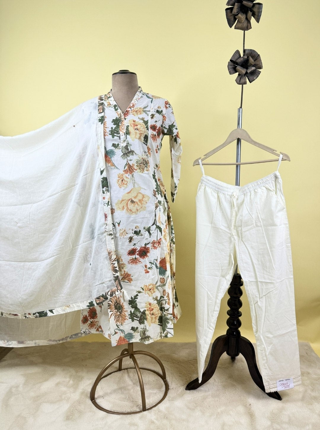 IVORY FLORAL A-LINE KURTA WITH JAPANESE NECK & HANDWORK DUPATTA (KUR1003)