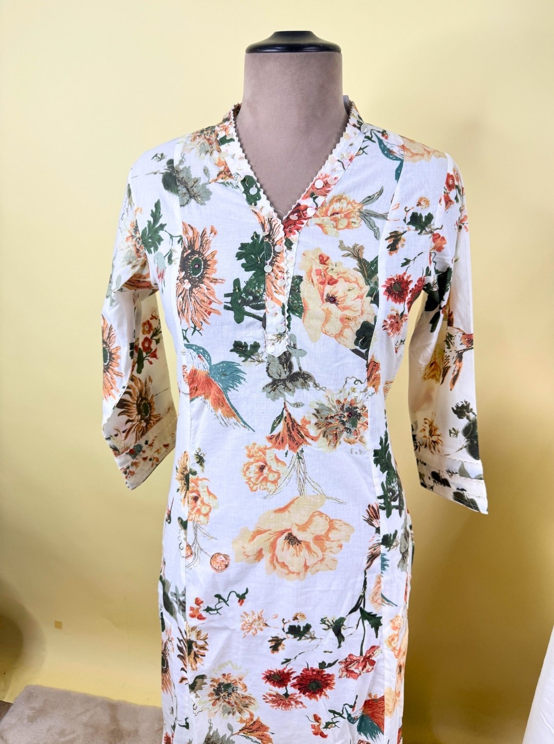 IVORY FLORAL A-LINE KURTA WITH JAPANESE NECK & HANDWORK DUPATTA (KUR1003)