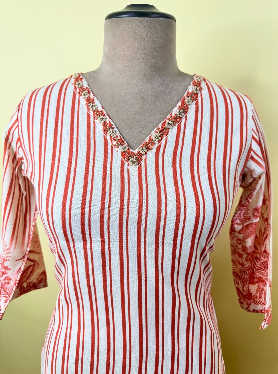 IVORY RUST ORANGE SWAN PRINT KURTI WITH SEQUIN & THREAD WORK (KUR1002)