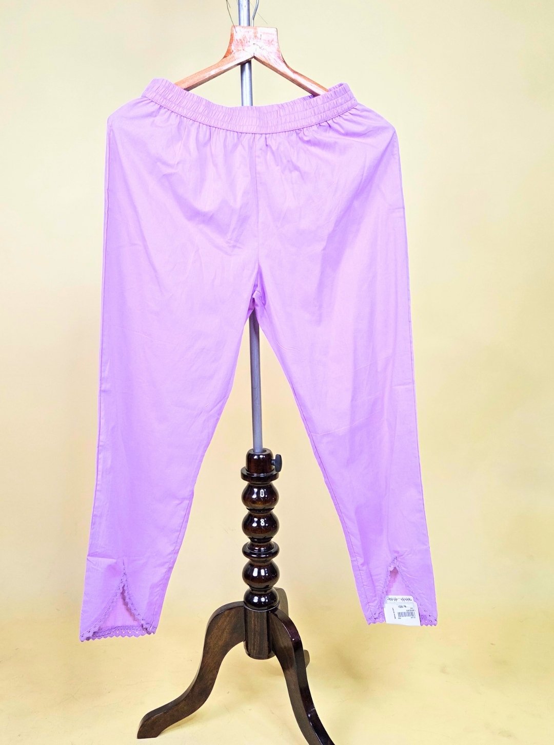LAVENDER COLOUR CAMBRIC COTTON WITH RESHAM NECKLINE WORK OR CAMBRIC COTTON DUPATTA & CAMBRIC COTTON PANT (KUR1028)