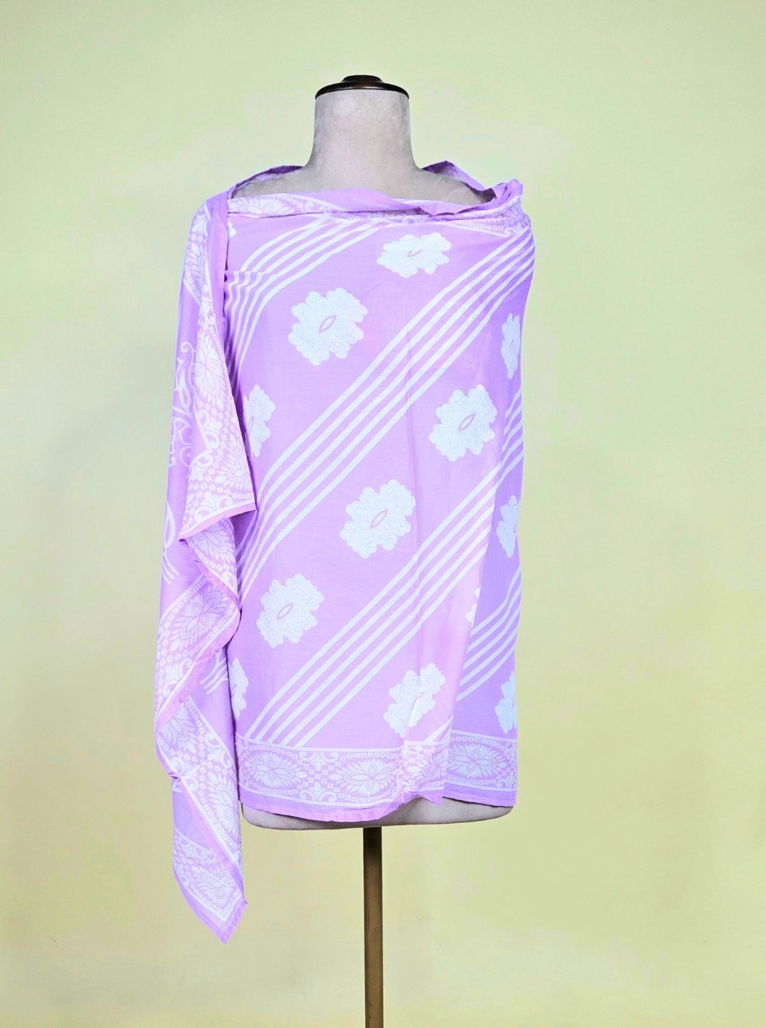 LAVENDER COLOUR CAMBRIC COTTON WITH RESHAM NECKLINE WORK OR CAMBRIC COTTON DUPATTA & CAMBRIC COTTON PANT (KUR1028)