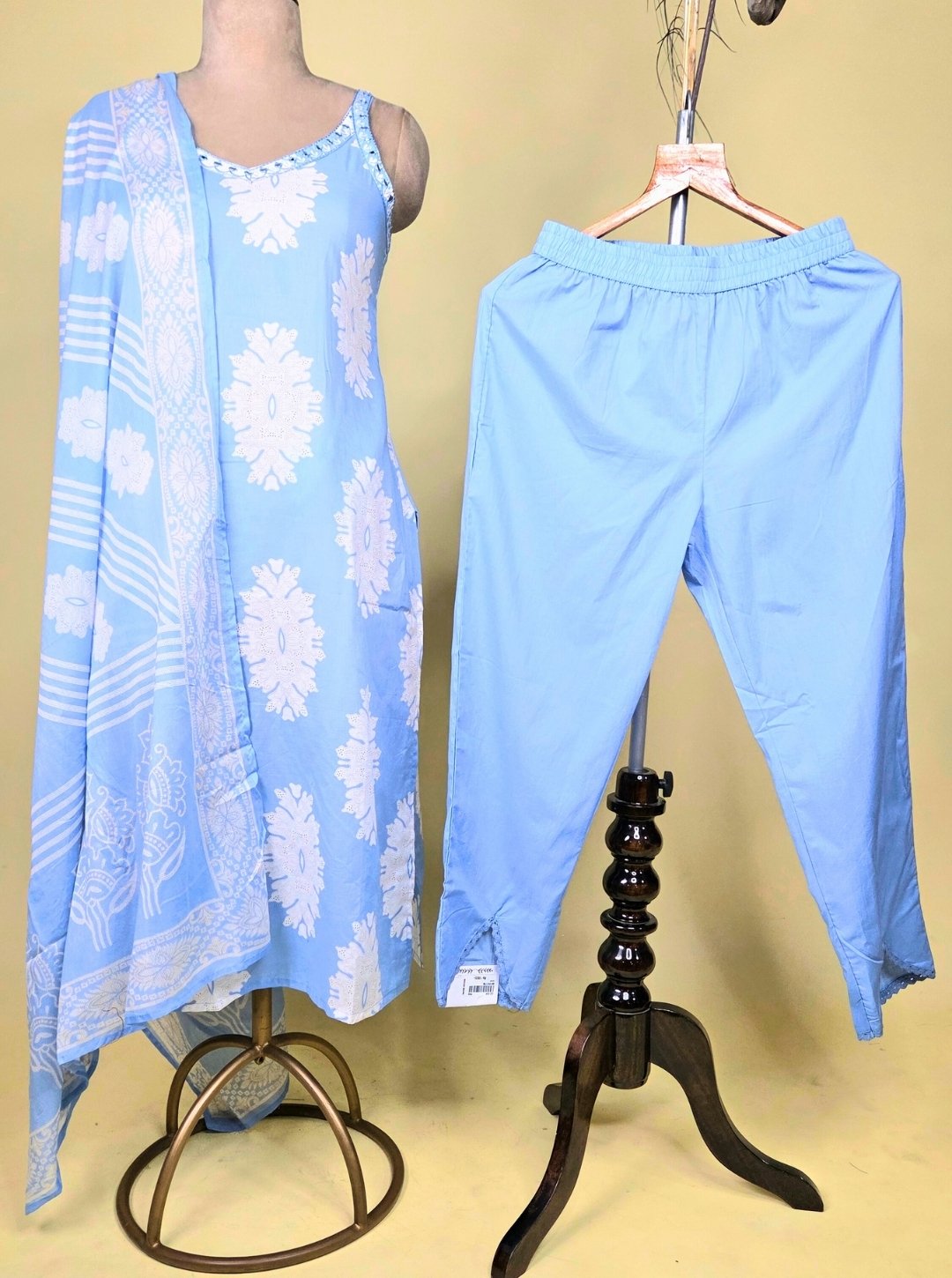 LIGHT BLUE COLOUR CAMBRIC COTTON KURTI WITH RESHAM NECKLINE WORK OR CAMBRIC COTTON PANT & CAMBRIC COTTON DUPATTA (KUR1031)