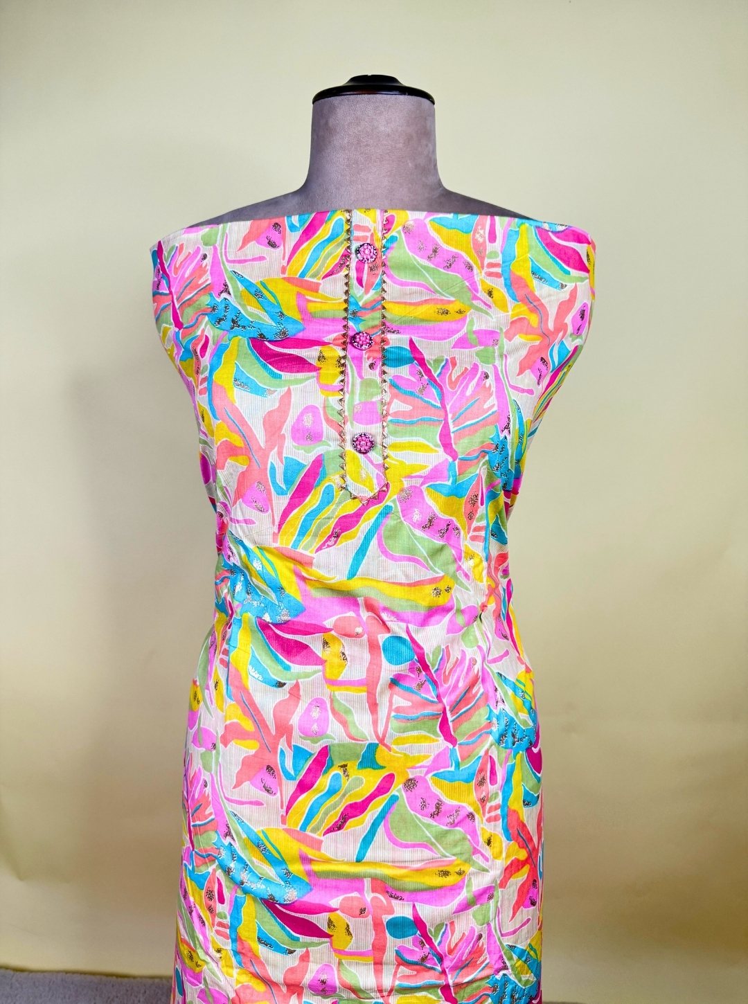 MUL COTTON PRINTED SUIT WITH NECKLINE LACE BORDER & COTTON PANT OR SHIFFON DUPATTA (SUIT1038)