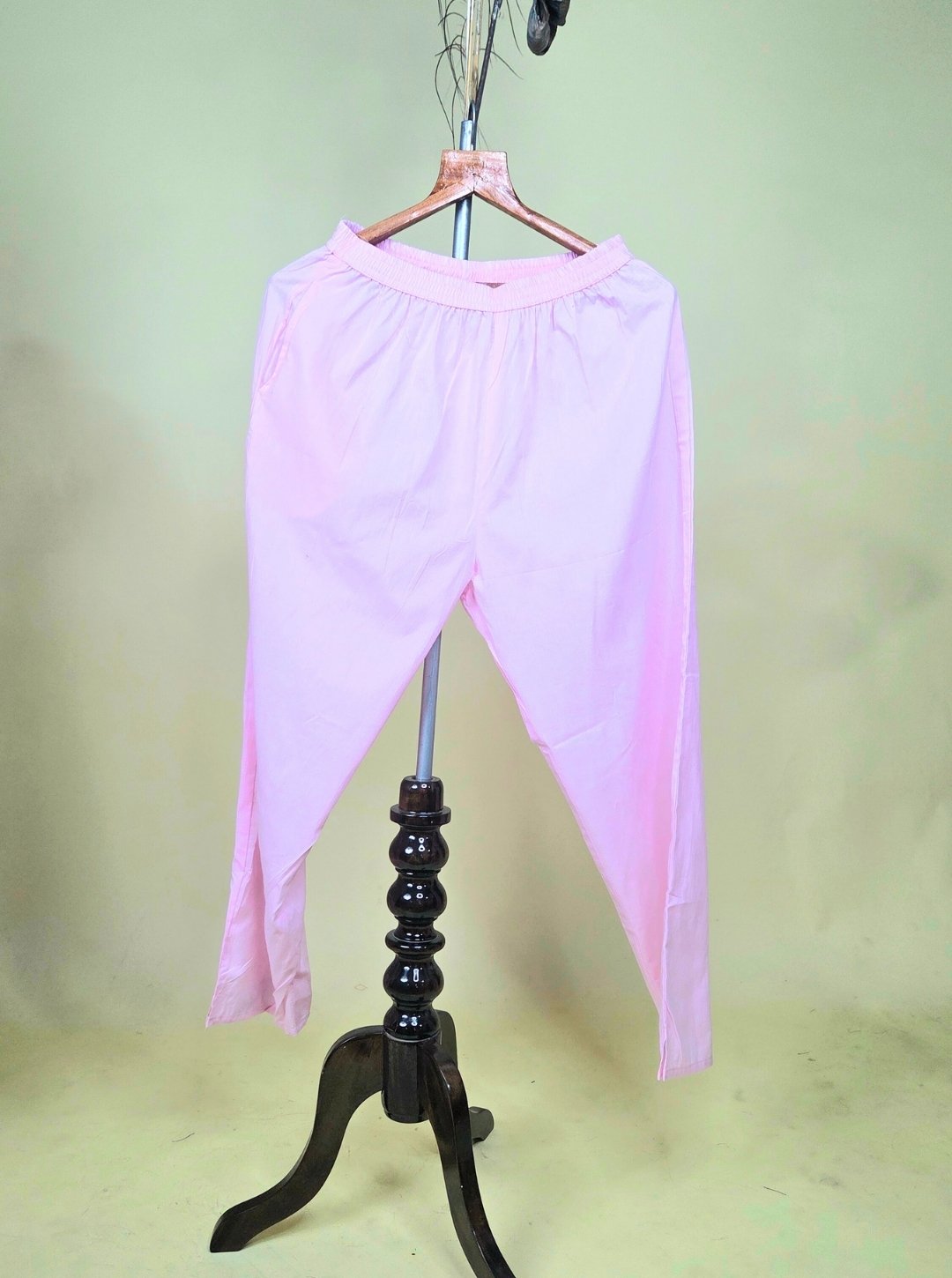 V-NECK SOFT PINK COLOUR KURTI WITH RESHAM WORK OR COTTON PRINTED BOTTOM & COTTON DUPATTA (KUR1032)