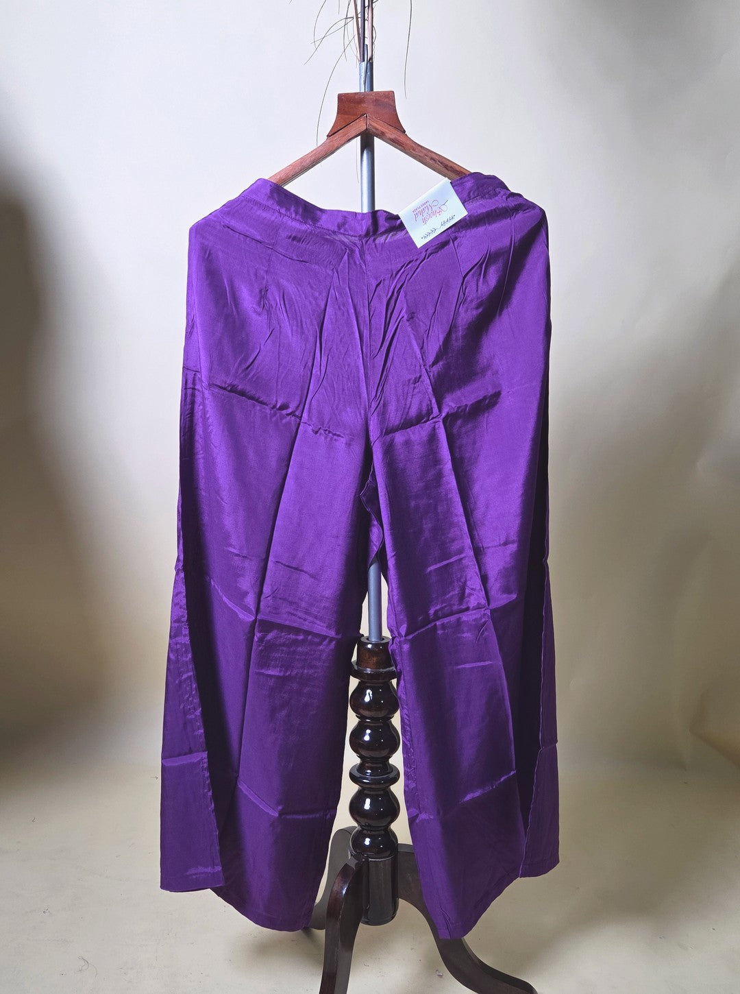 MASLIN SILK SUIT WITH NECKLINE WORK & FLORAL DUPATTA (KUR1063)